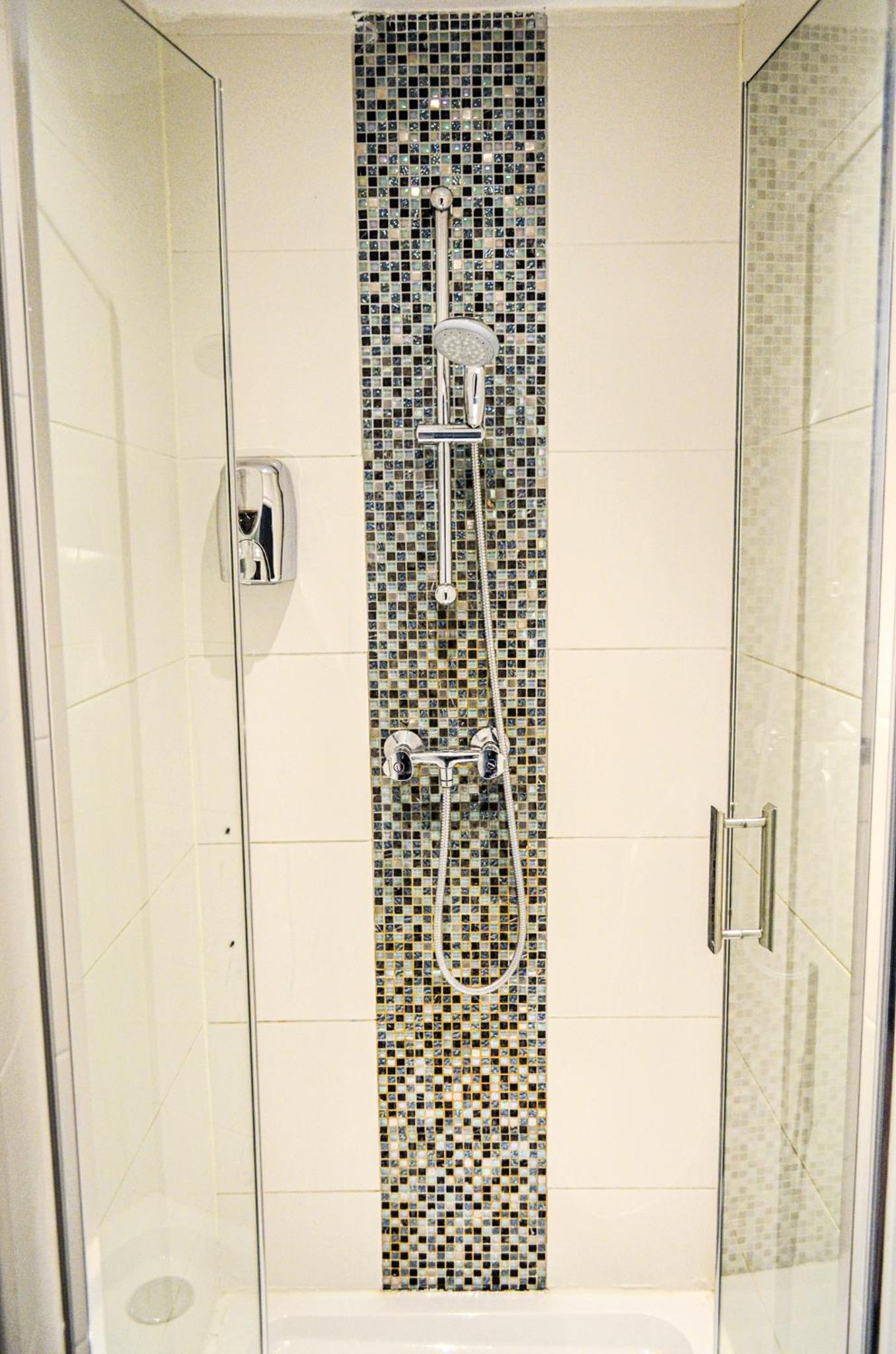 Triple Room with Shared Bathroom photo 3