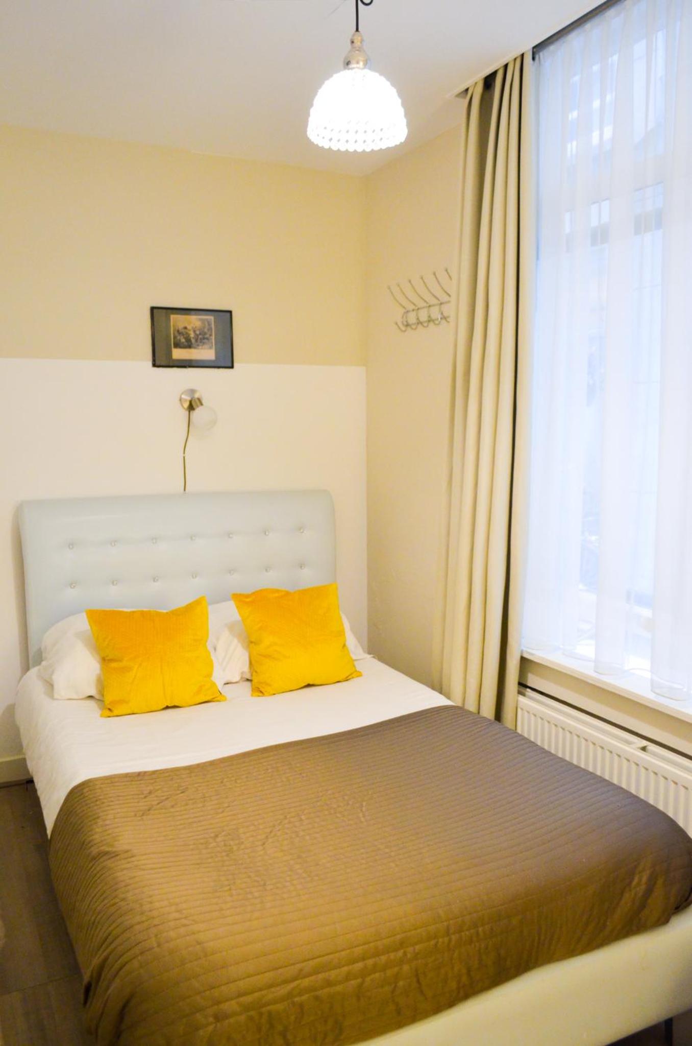 Small Double Room with Private Bathroom photo 3