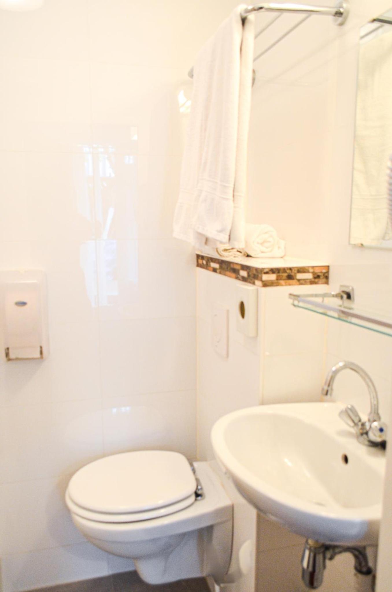 Small Double Room with Private Bathroom photo 2
