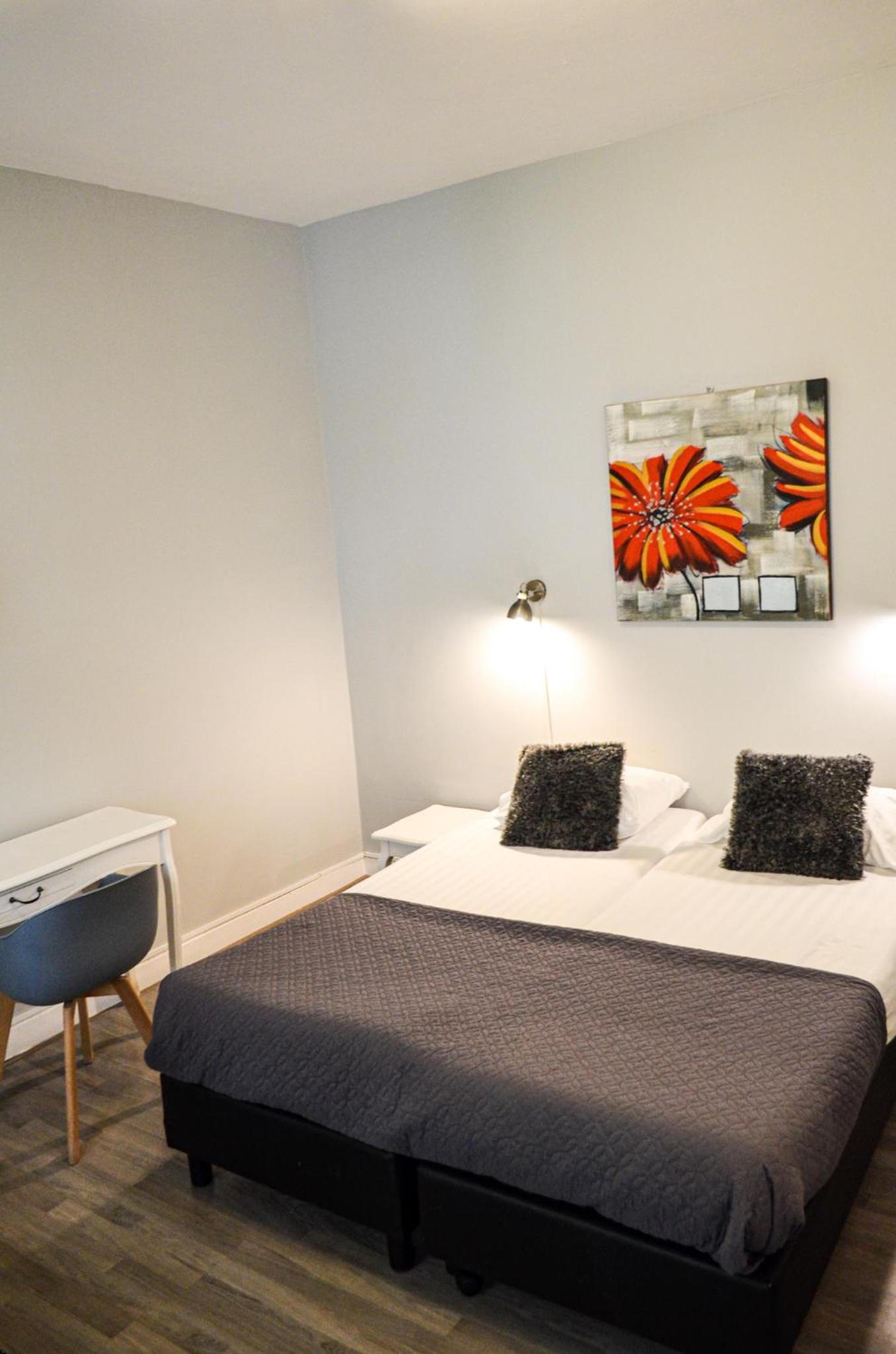 Twin Room with Private External Bathroom photo 2