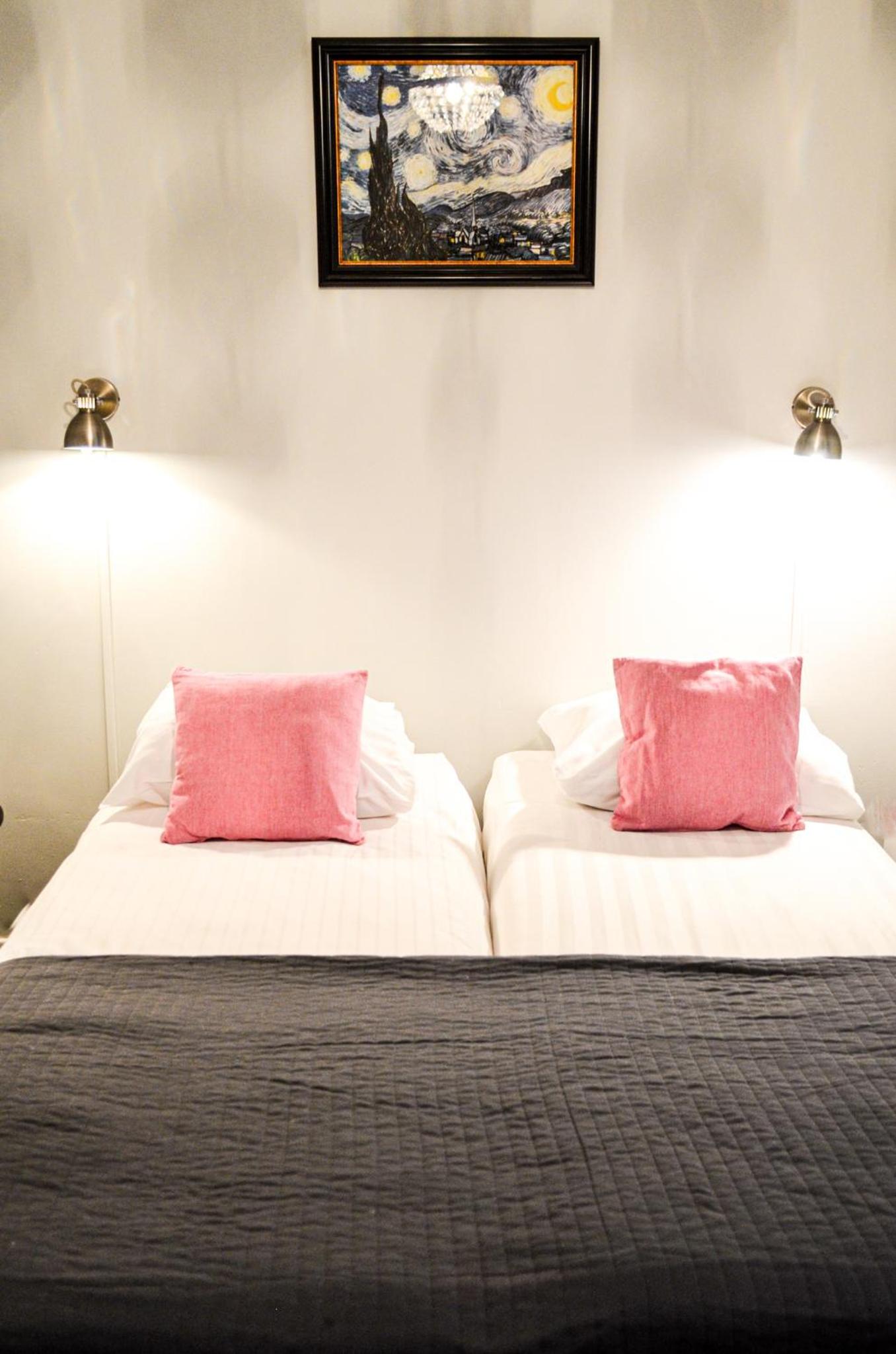 Twin Room with Private External Bathroom photo 3