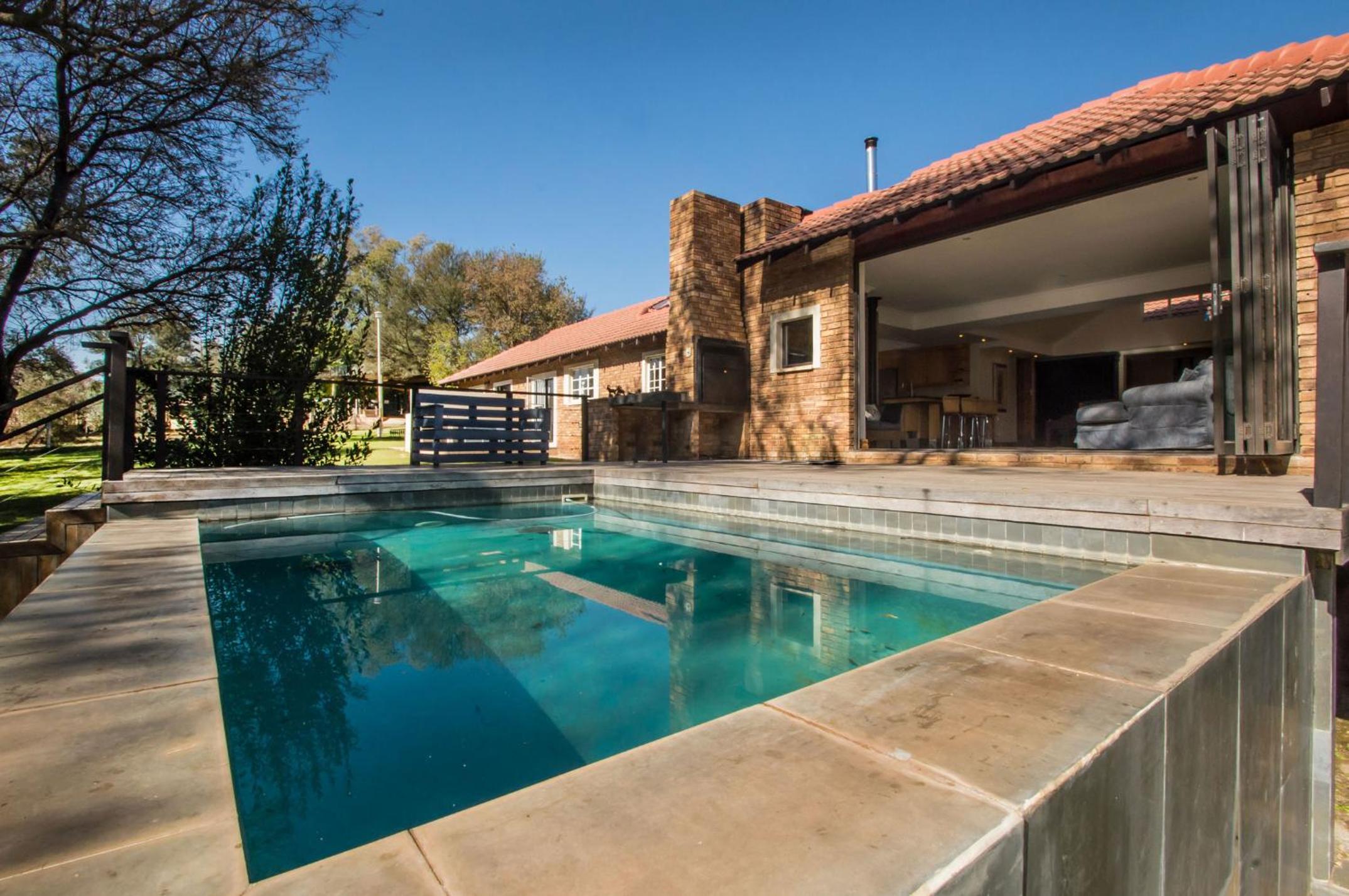 Five-Bedroom House - Photo 14