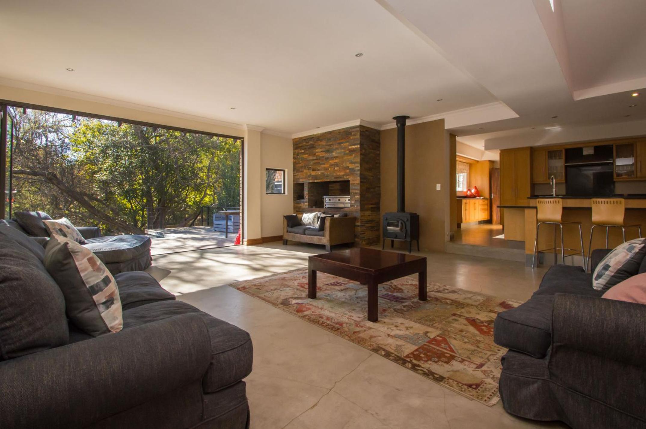 Five-Bedroom House - Photo 1