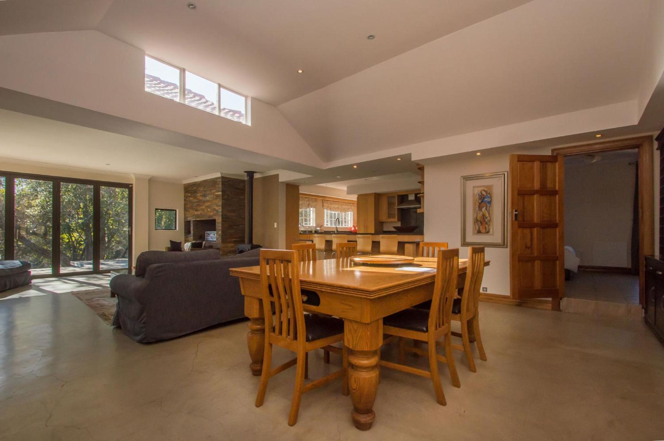 Five-Bedroom House - Photo 5