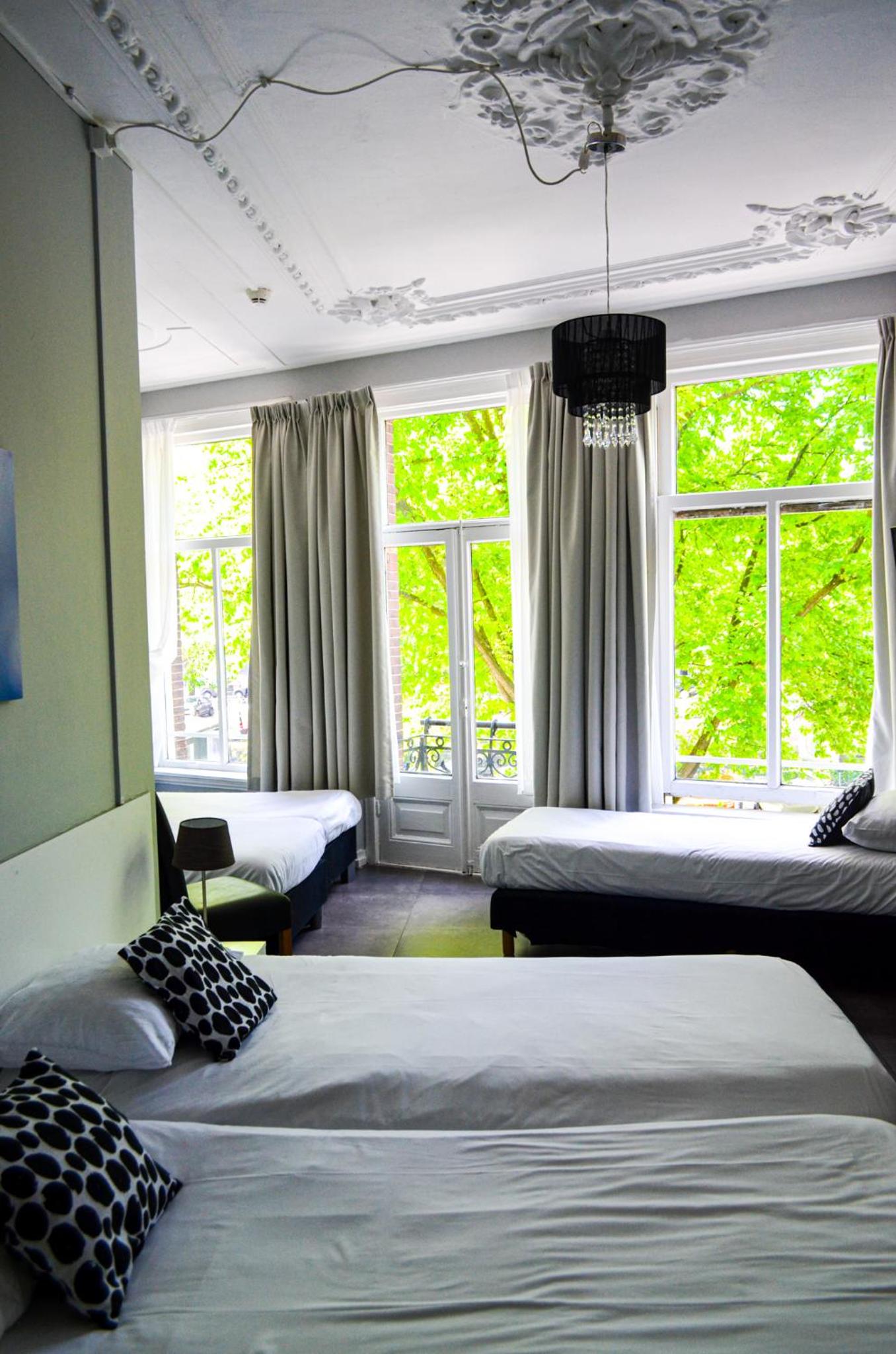 5-People Room with Canal View, Private Shower and Shared Toilet photo 1
