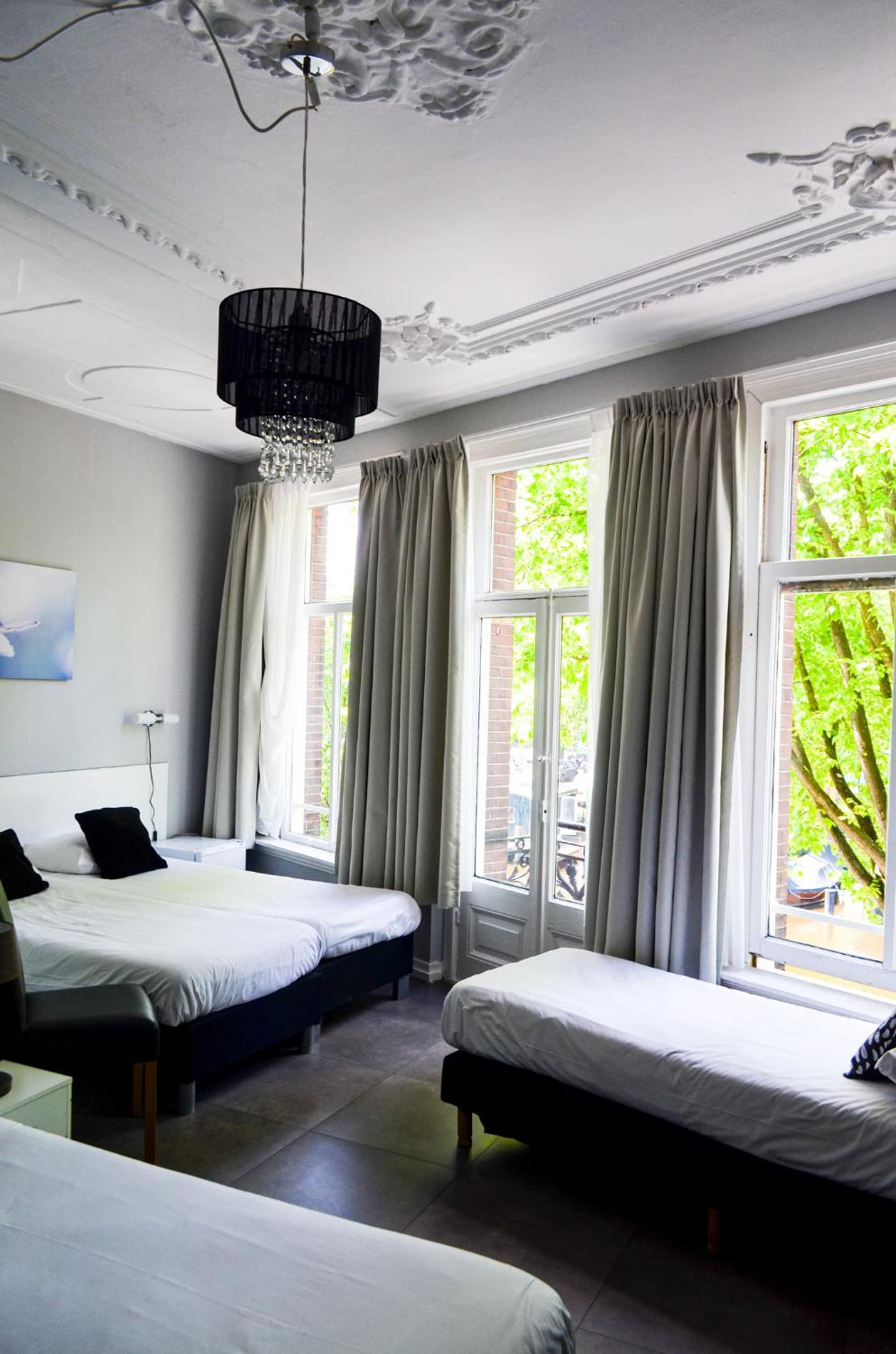 5-People Room with Canal View, Private Shower and Shared Toilet photo 2