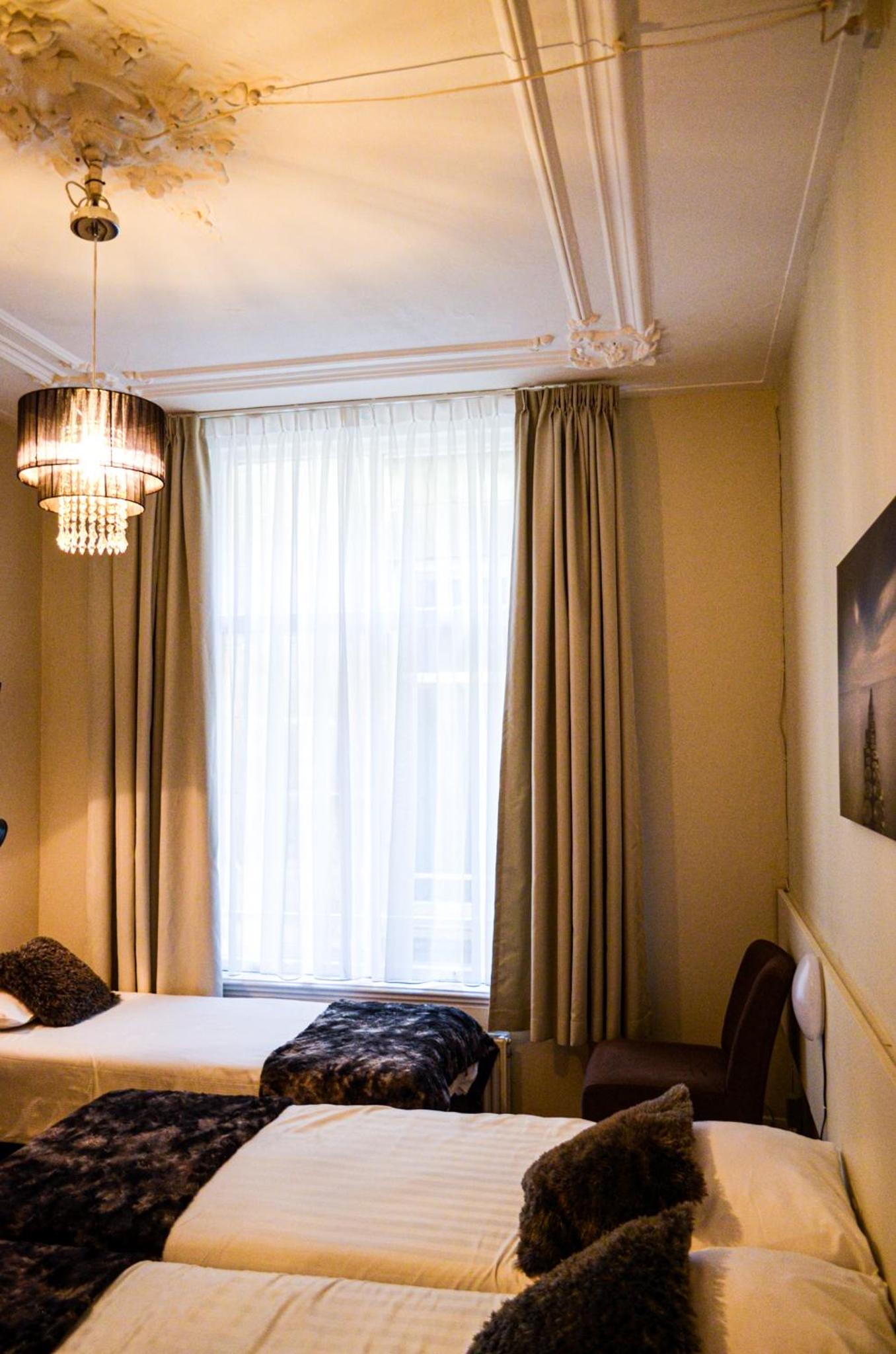 Triple Room with Shared Bathroom photo 2
