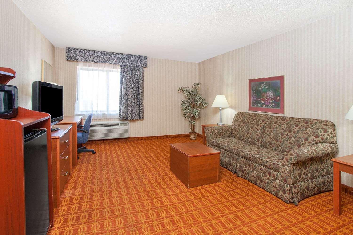 Deluxe King Studio Suite - Non-Smoking - Photo 1