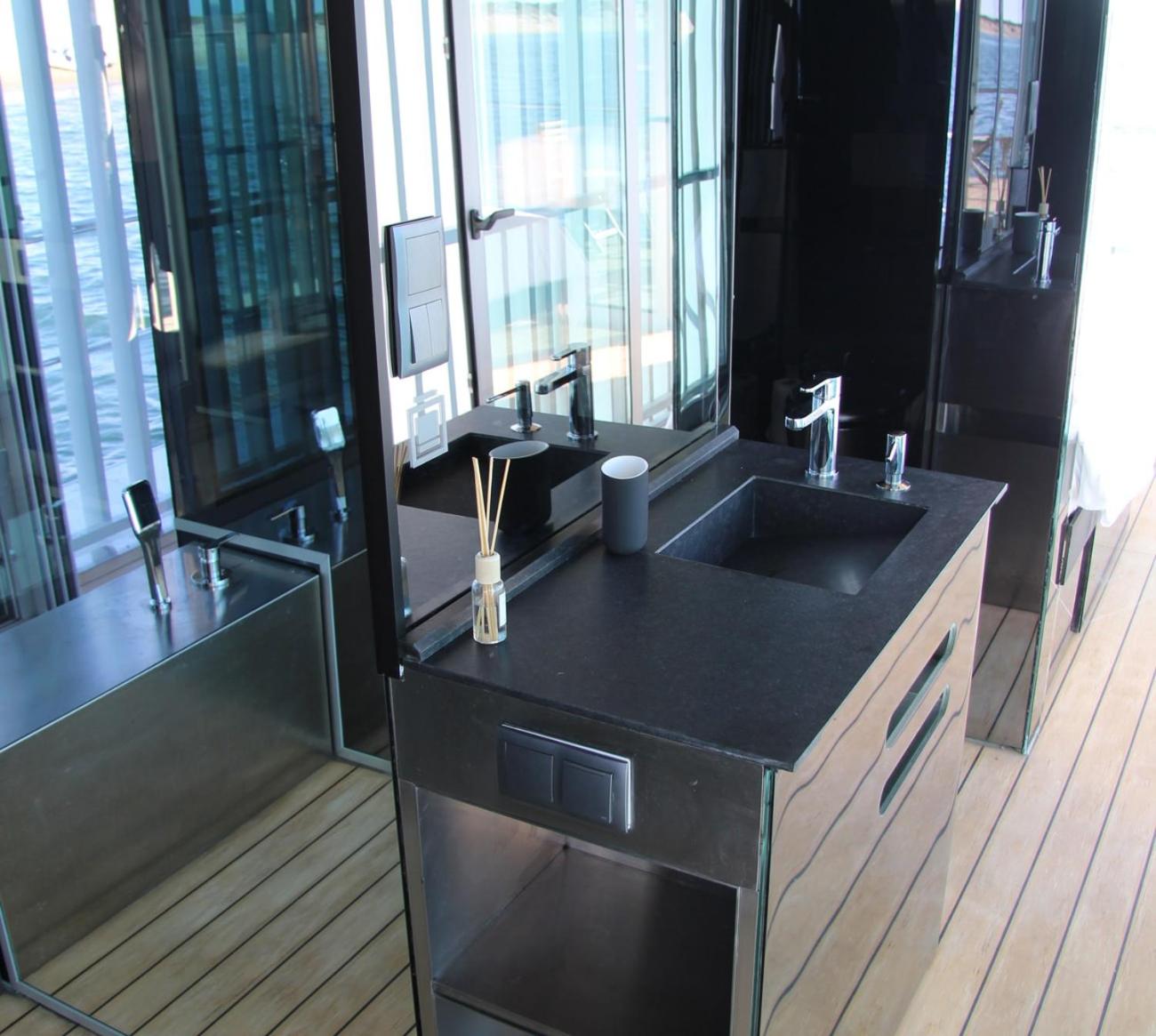 Boat House (2 Adults) - Photo 11
