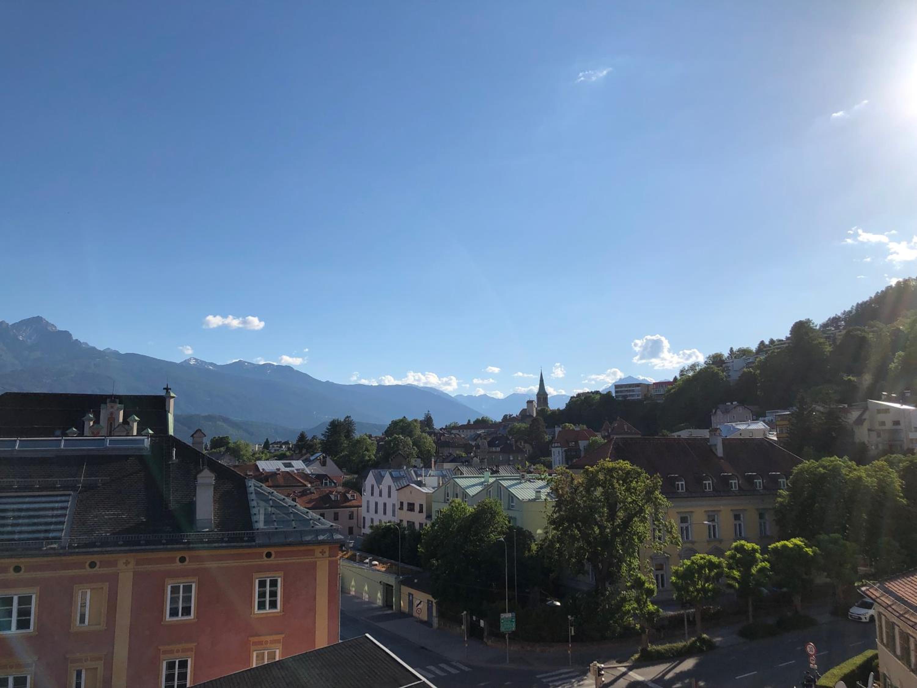 Apartment with Mountain View - Photo 4