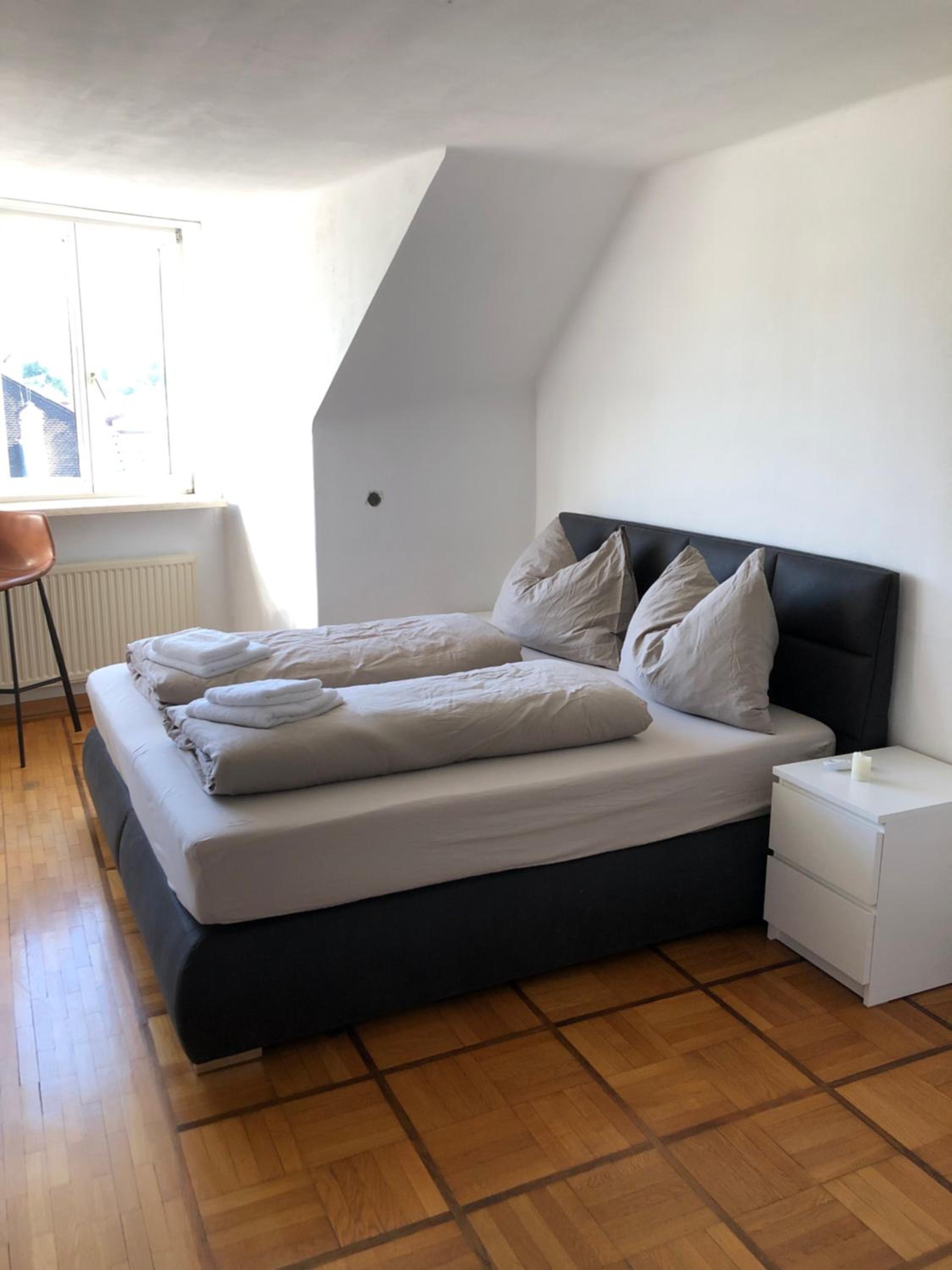 Apartment with Mountain View - Photo 1