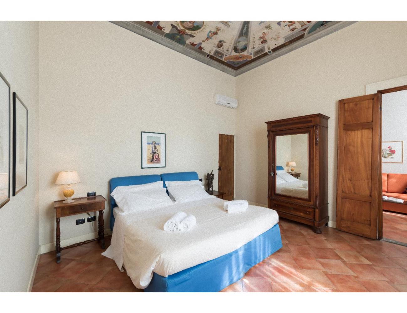 Classic One-Bedroom Apartment photo 1