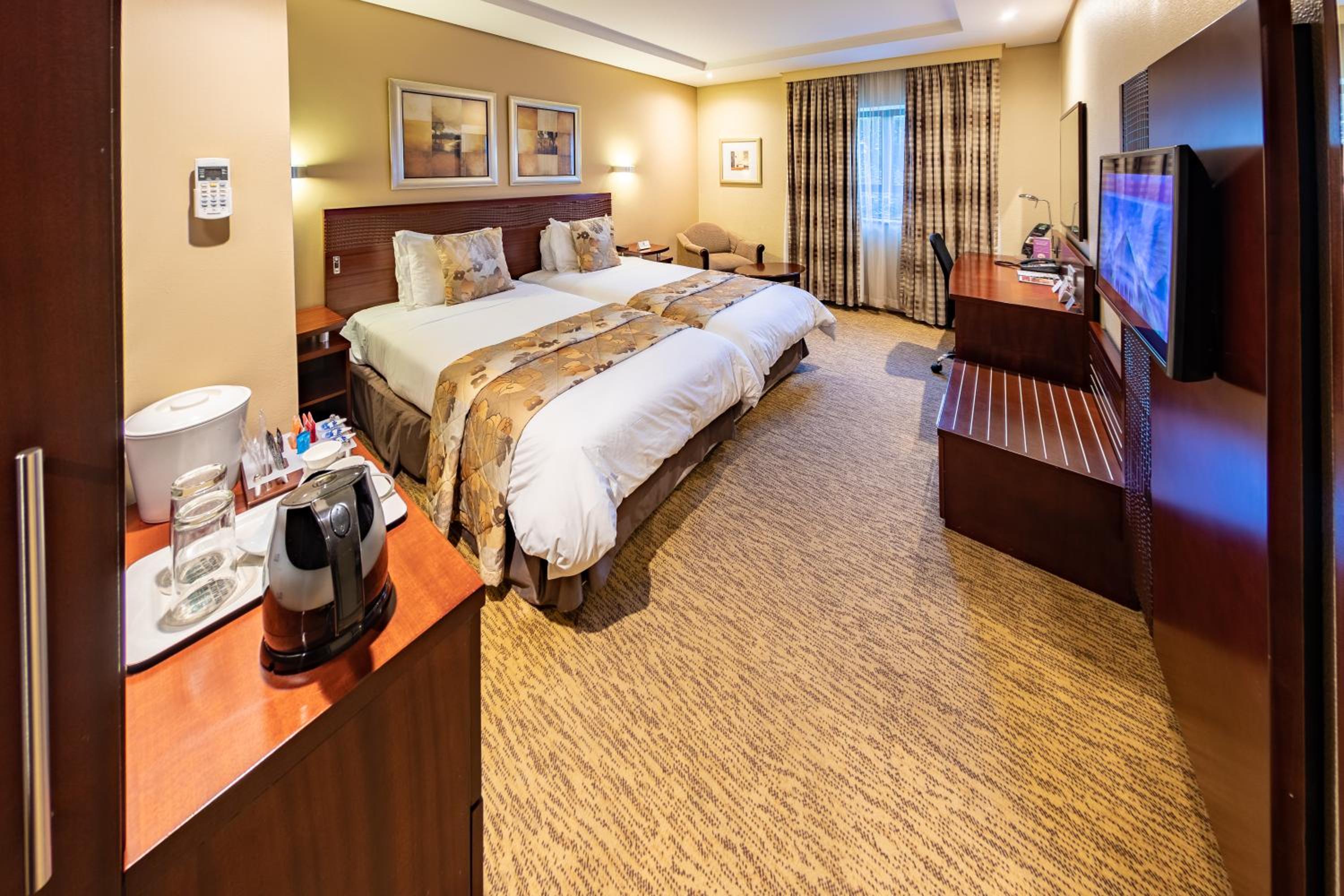 Twin Room - Non-Smoking photo 2