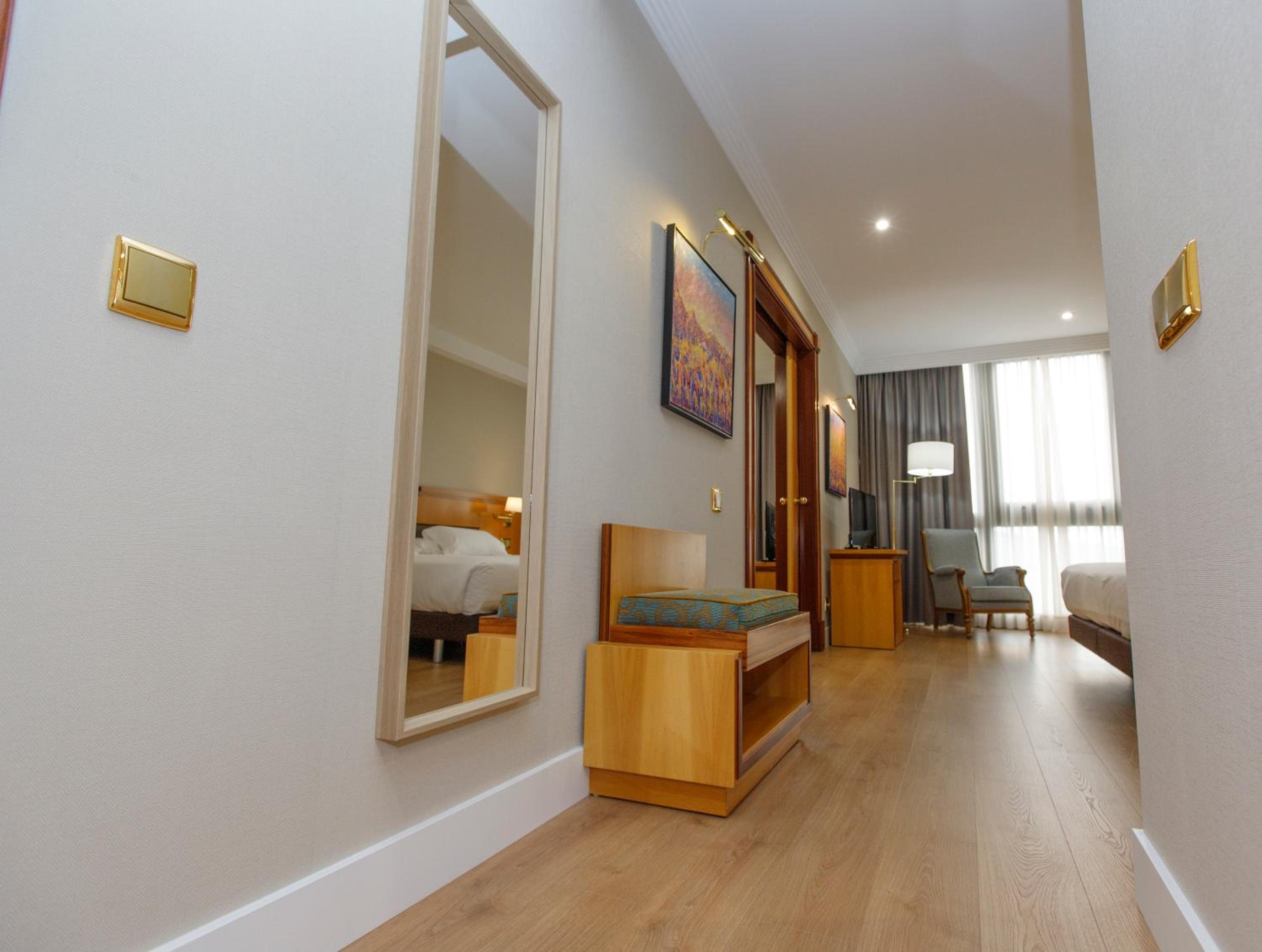 Suite - Photo 2