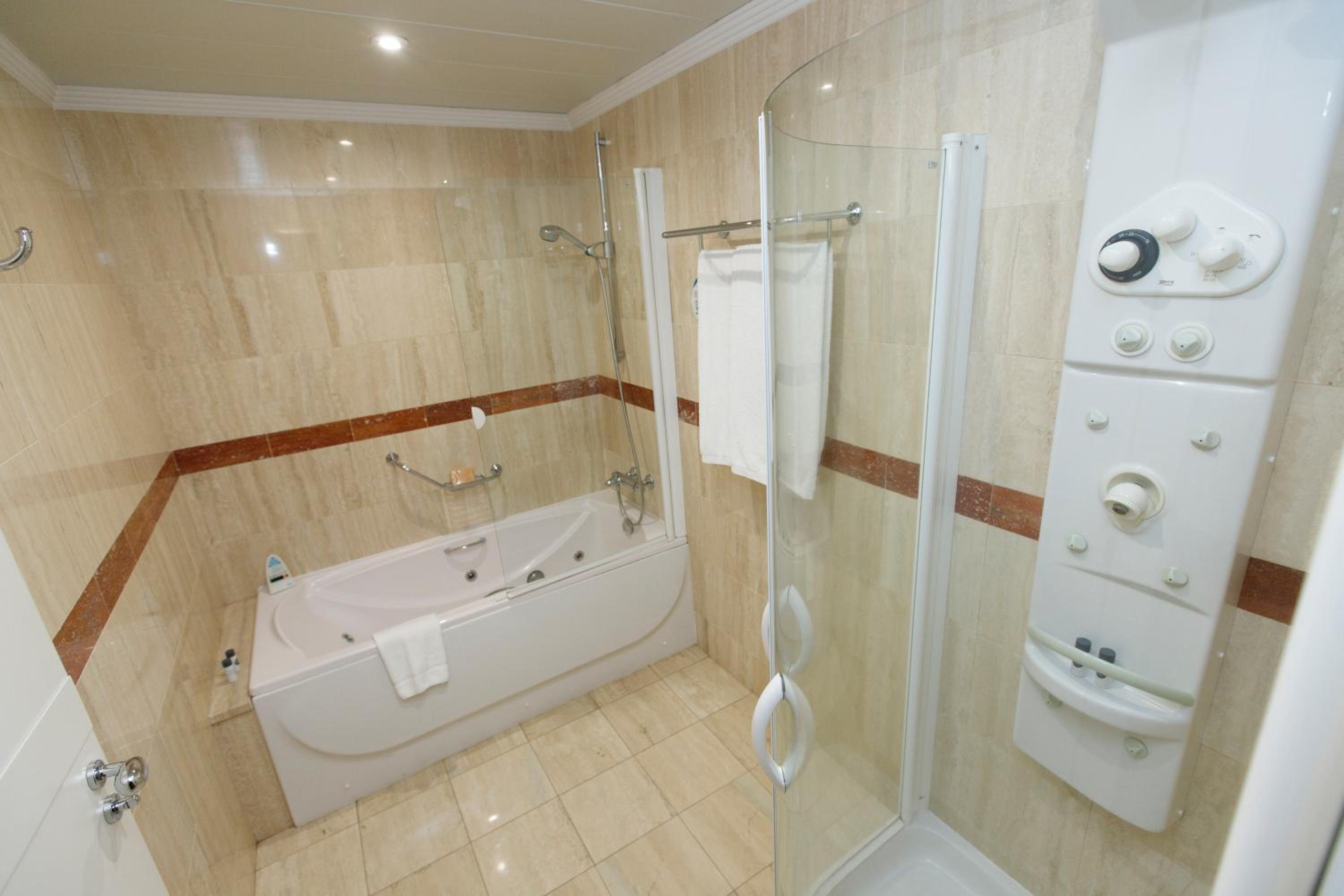 Suite - Photo 6
