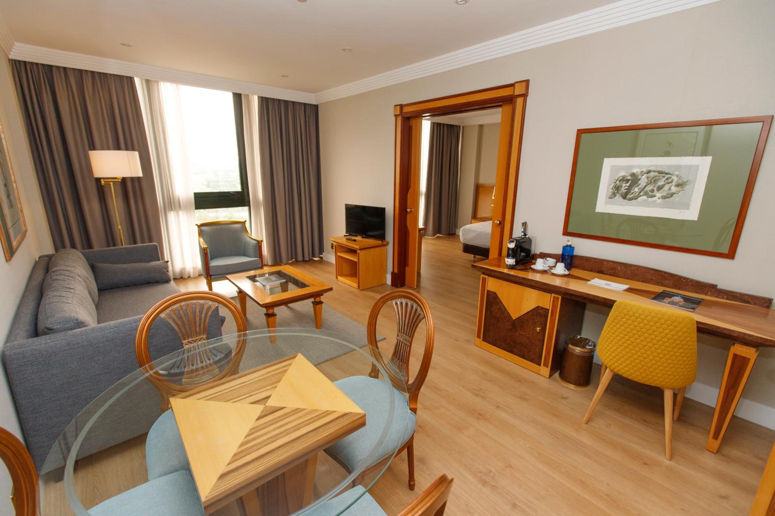 Suite - Photo 4