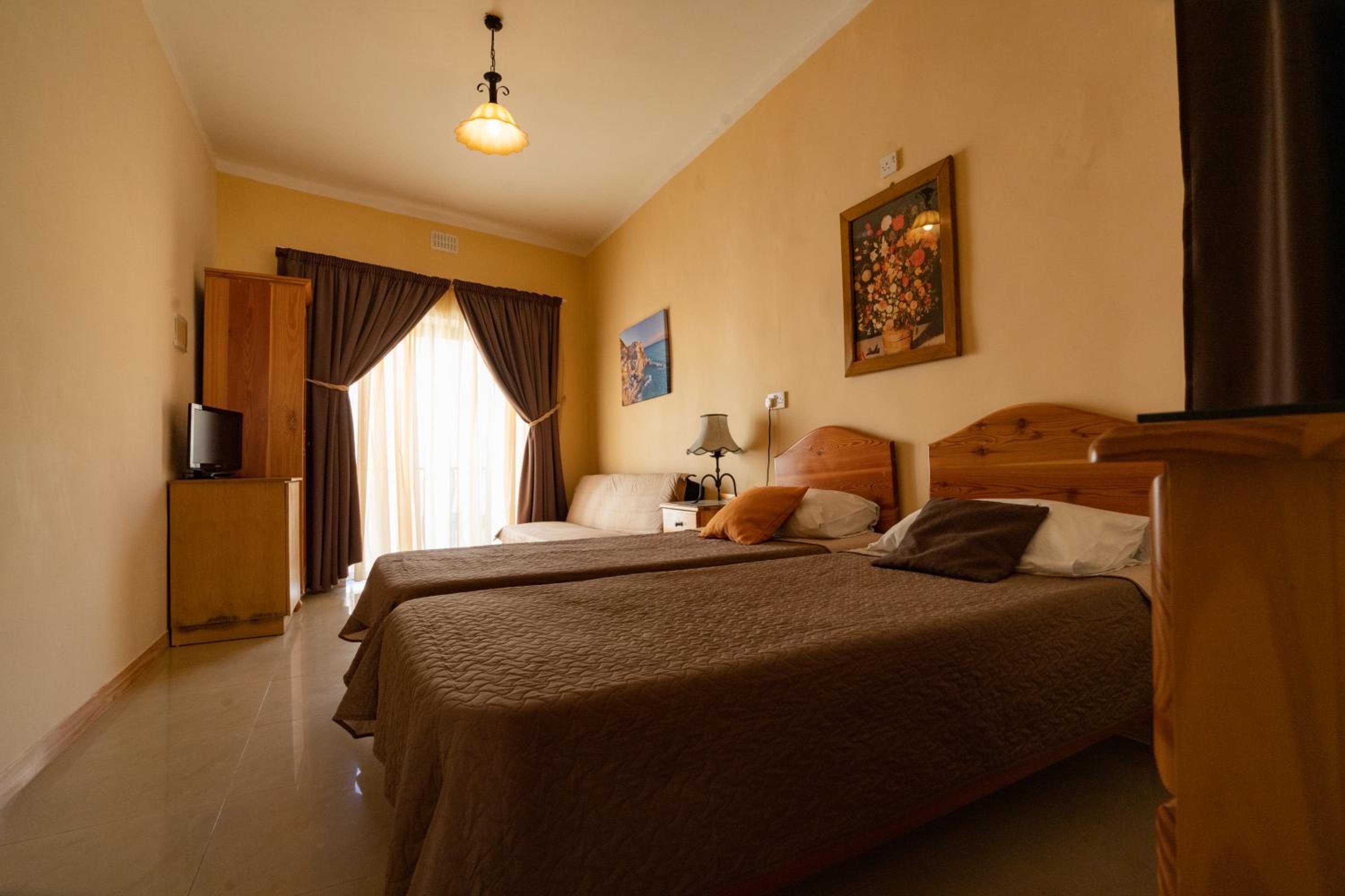 Quadruple Room - Photo 1