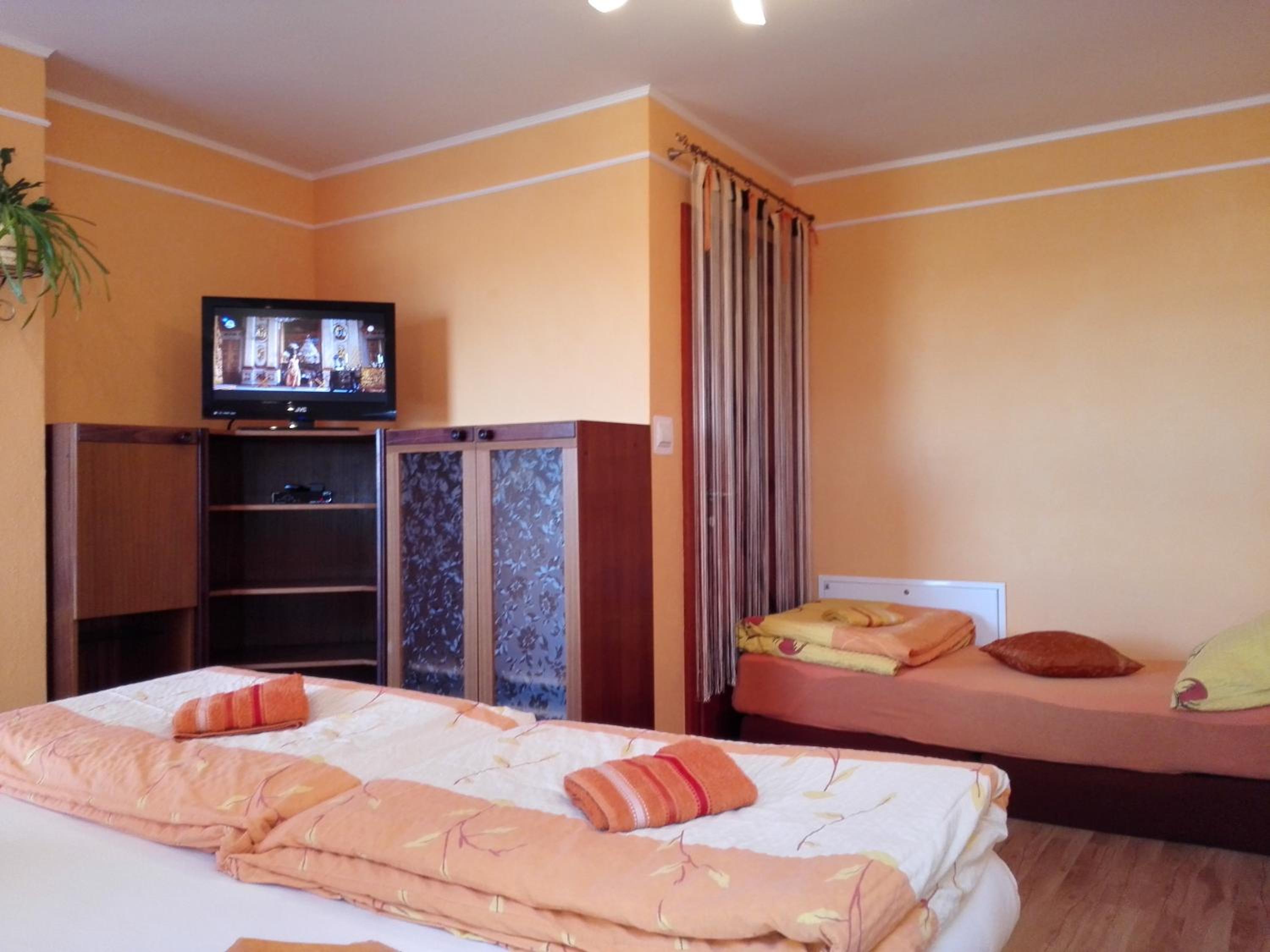 Two-Bedroom Apartment - Photo 5