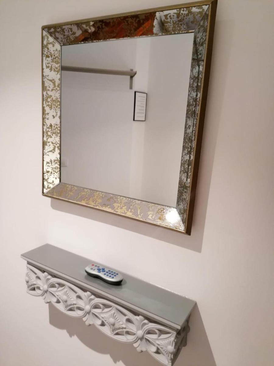 Single Room with Private Bathroom photo 2