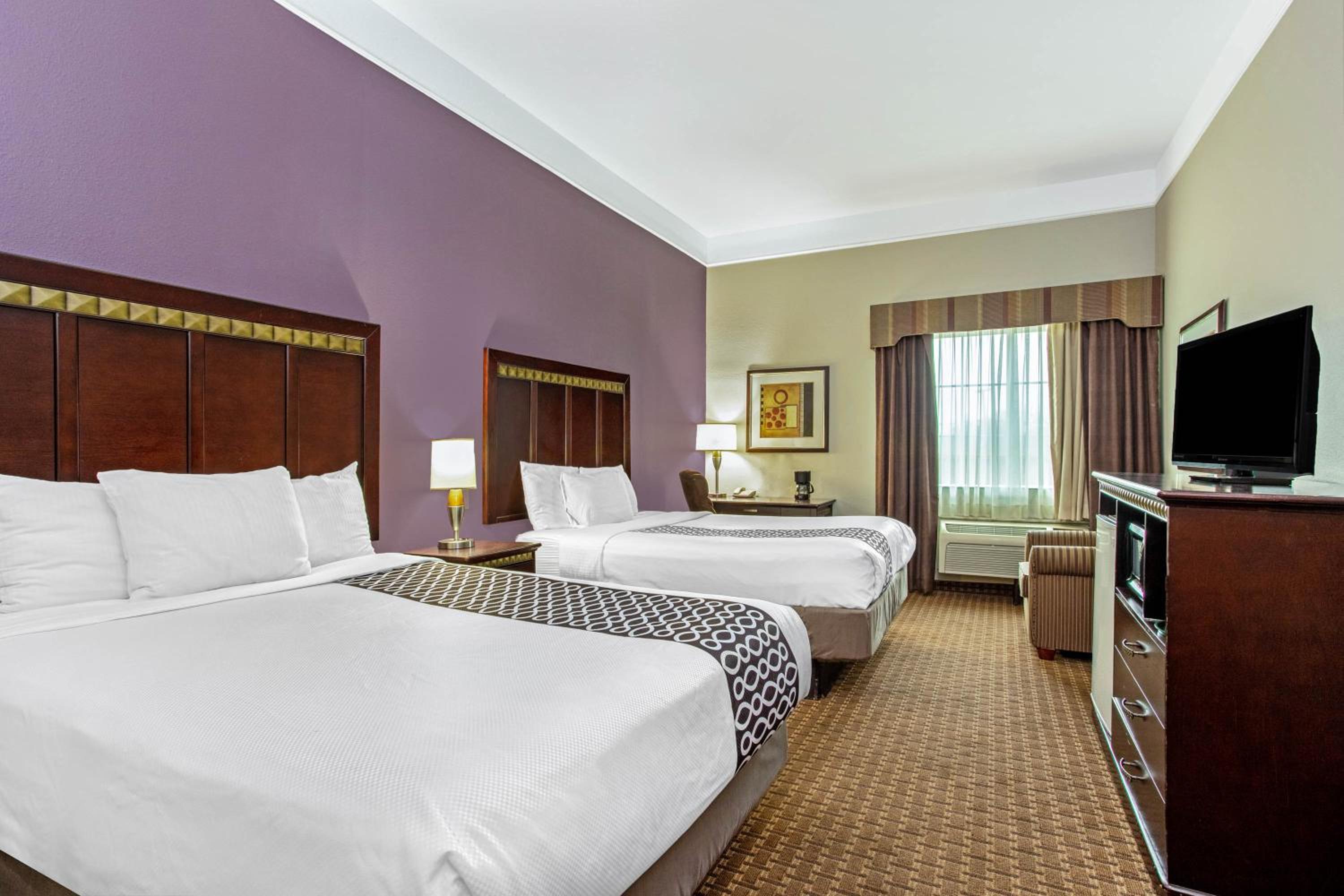 Queen Room with Two Queen Beds and Bath Tub - Mobility/Hearing Access - Non-Smoking photo 2