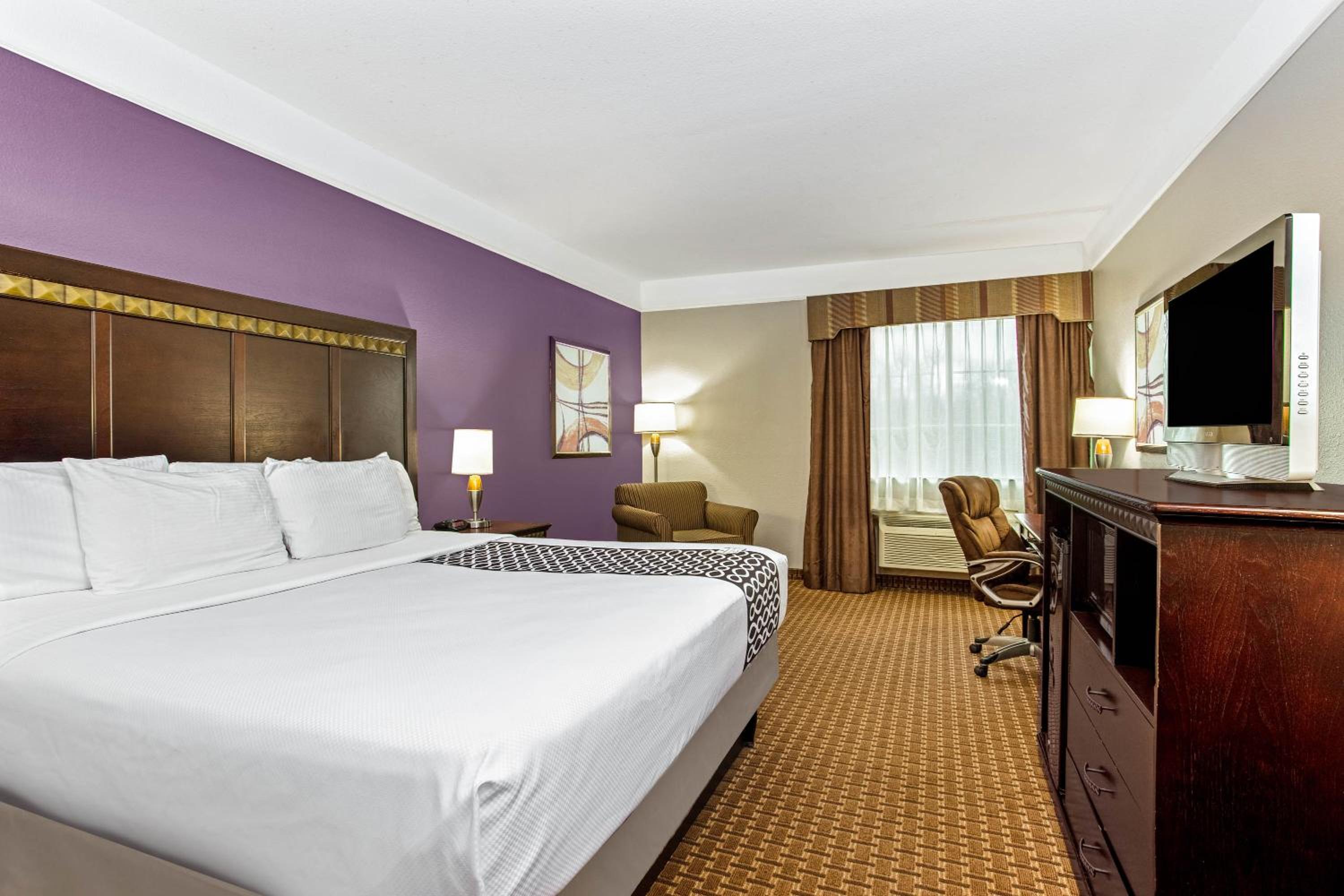 King Room - Non-Smoking - Photo 3