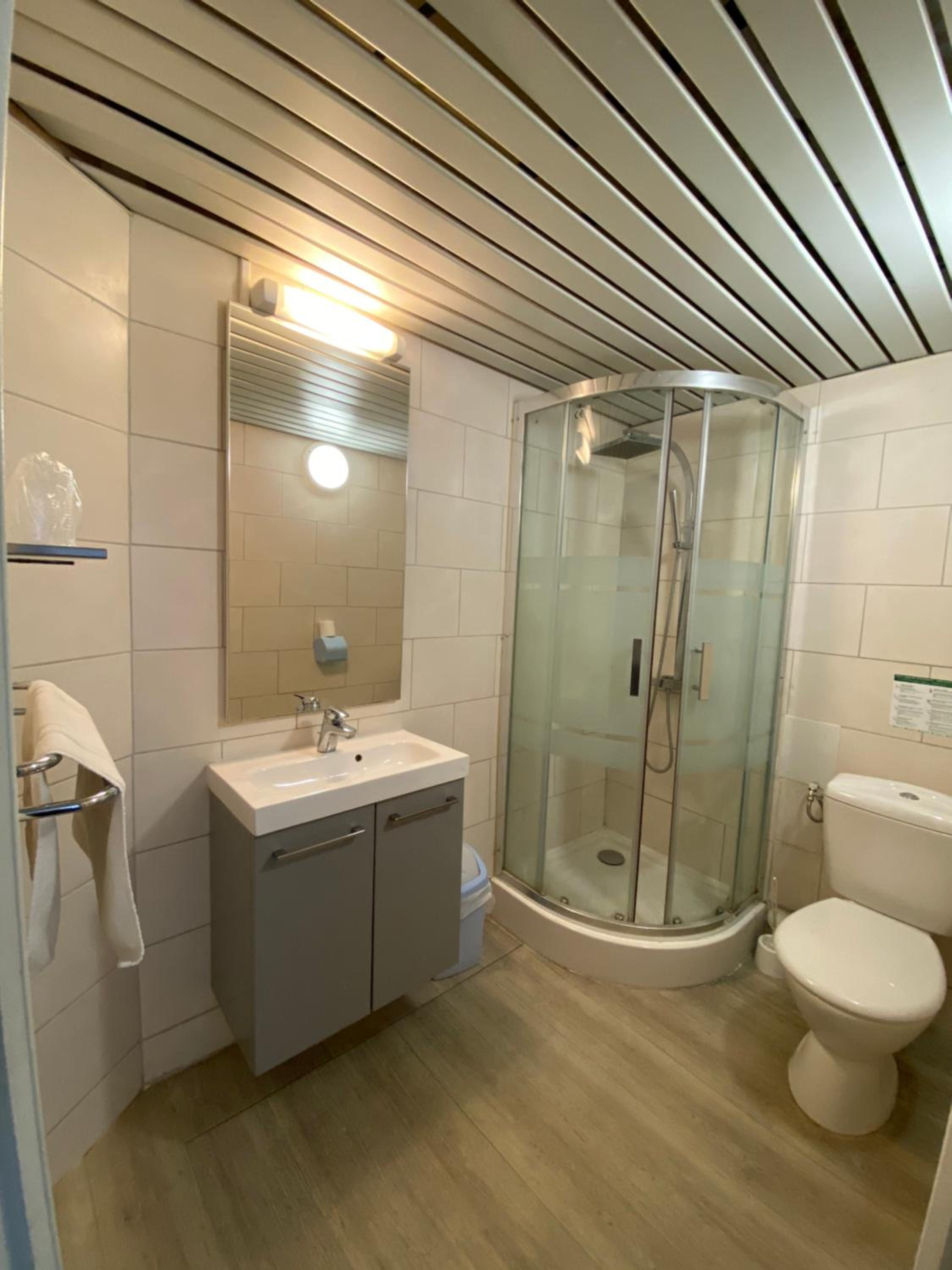 Twin Room - Photo 7