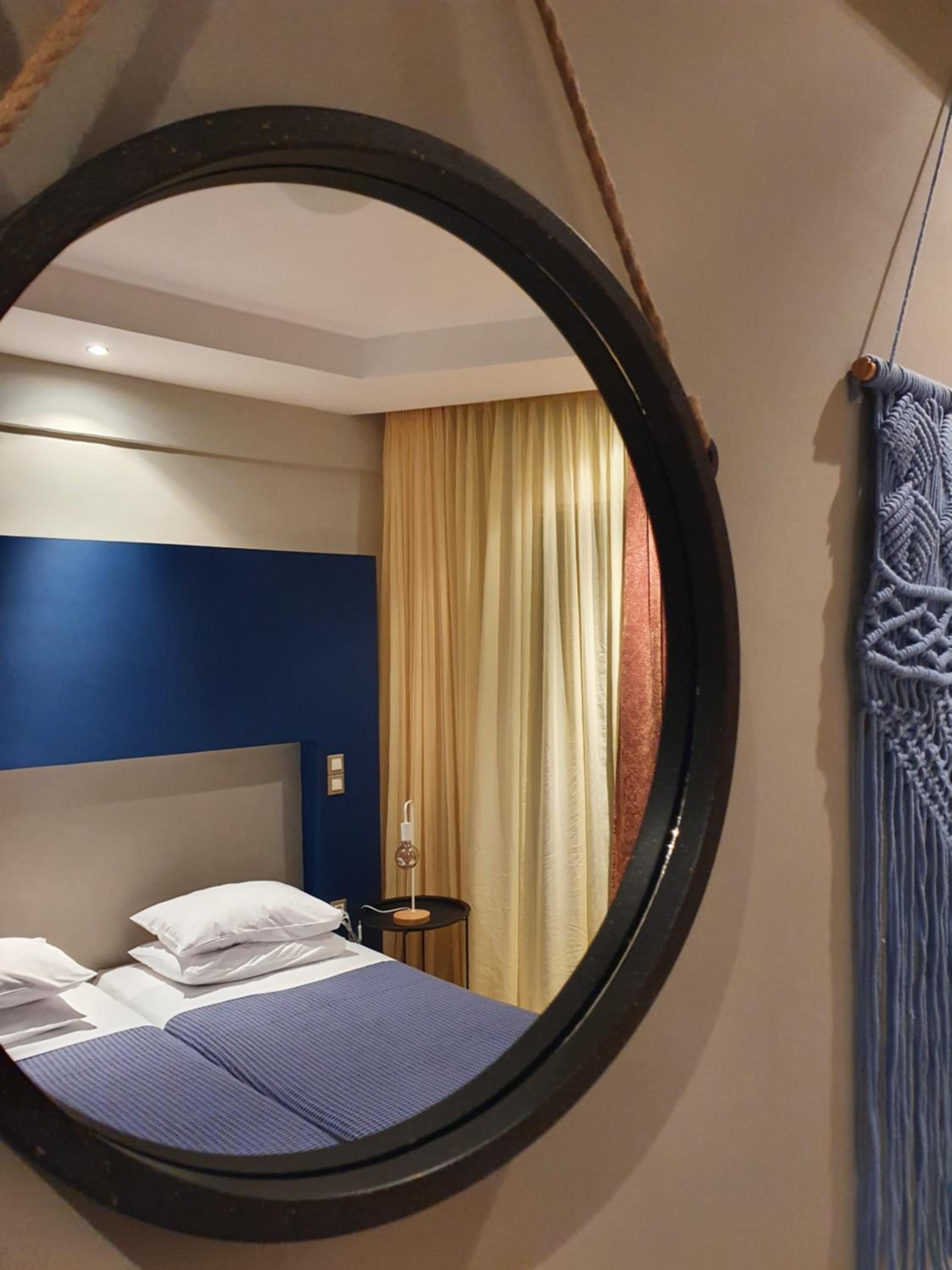 Deluxe Double Room with Side Sea View - Photo 2