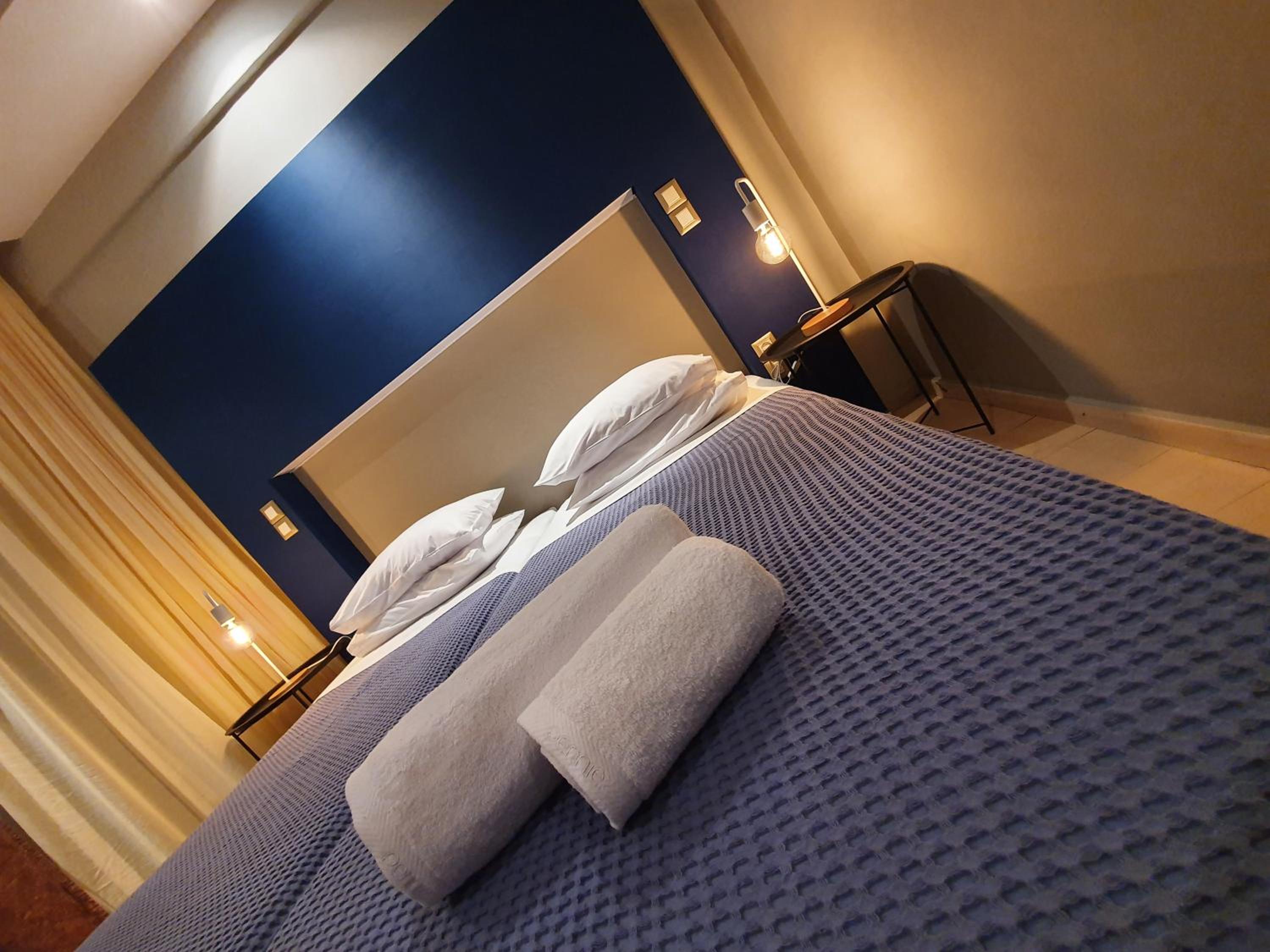 Deluxe Double Room with Side Sea View - Photo 1