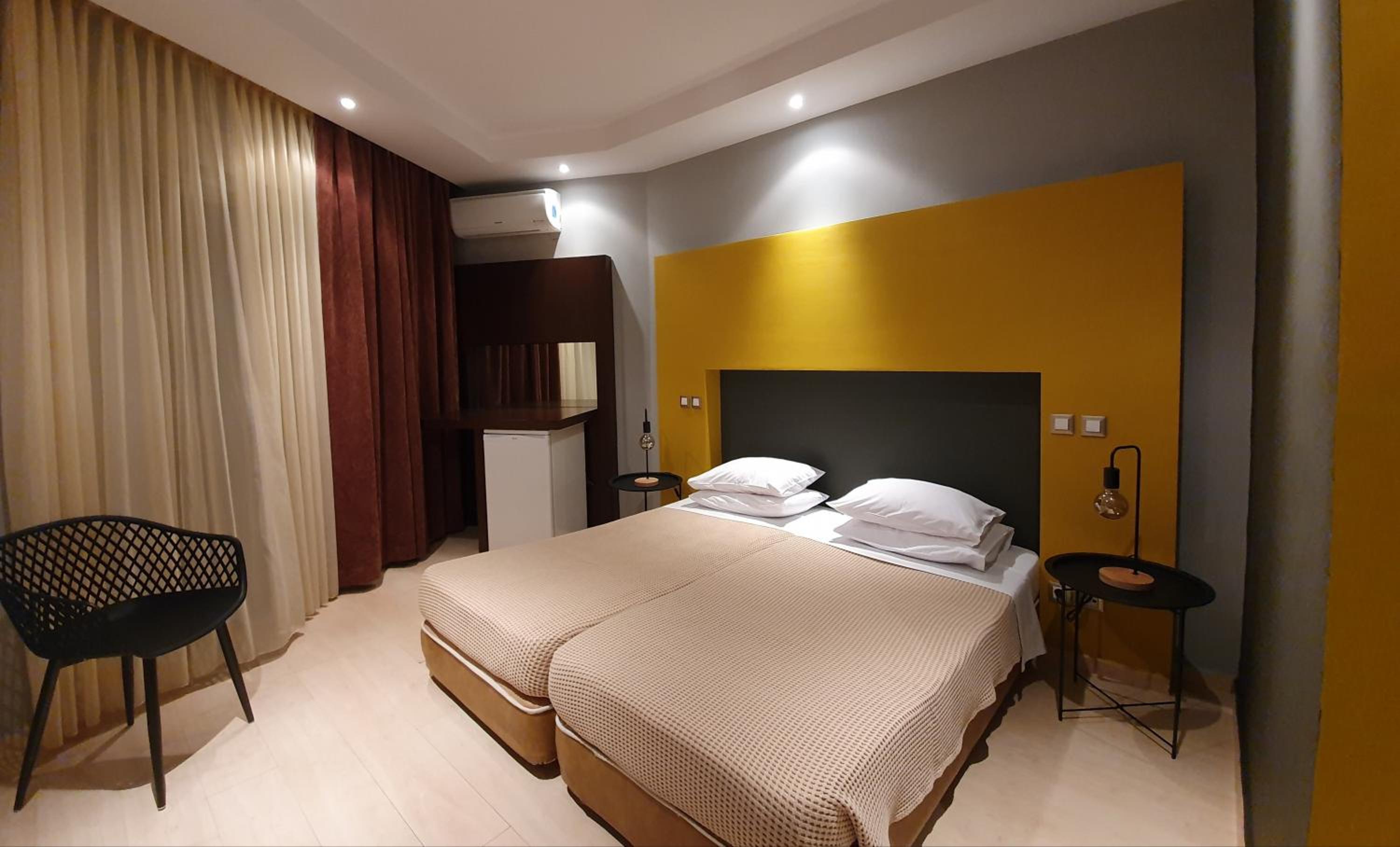 Double Room with Side Sea View - Photo 1