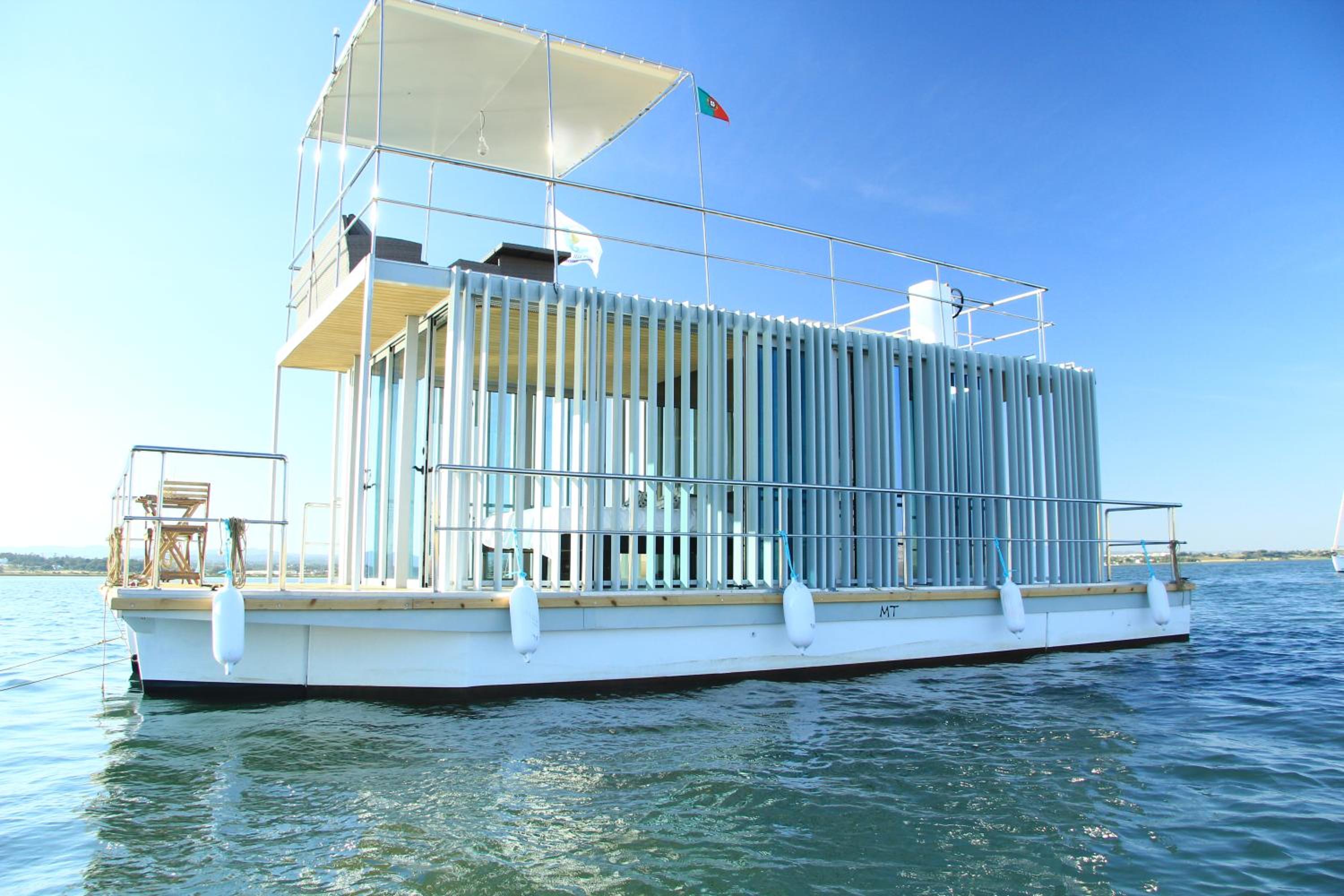 Boat House (2 Adults) - Photo 16