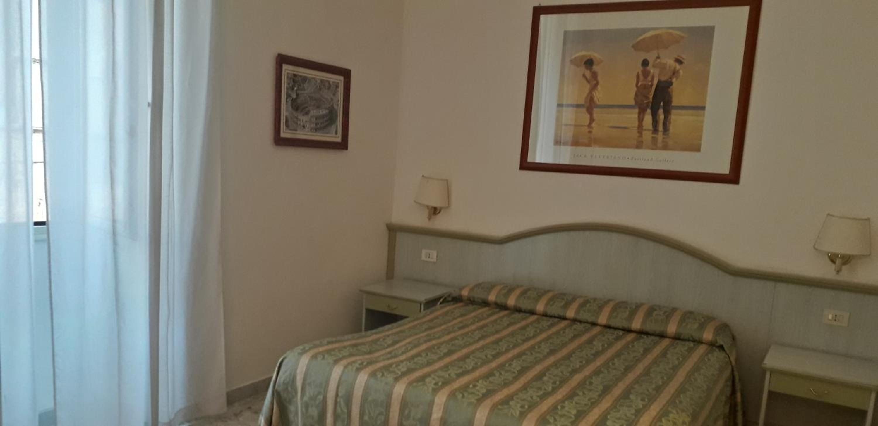 Double or Twin Room with Private Bathroom photo 3
