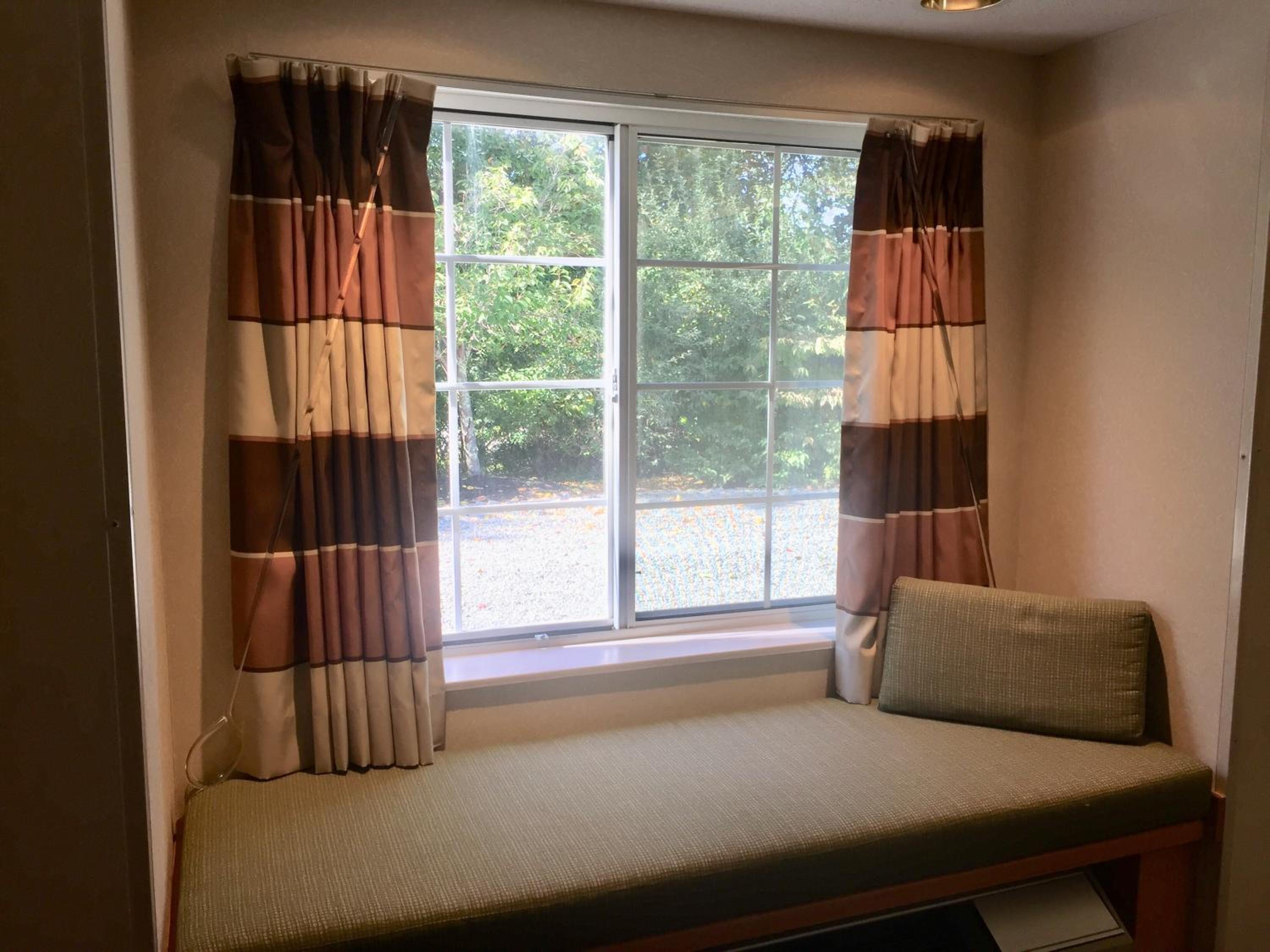 Queen Room with Two Queen Beds - Non-Smoking - Photo 6