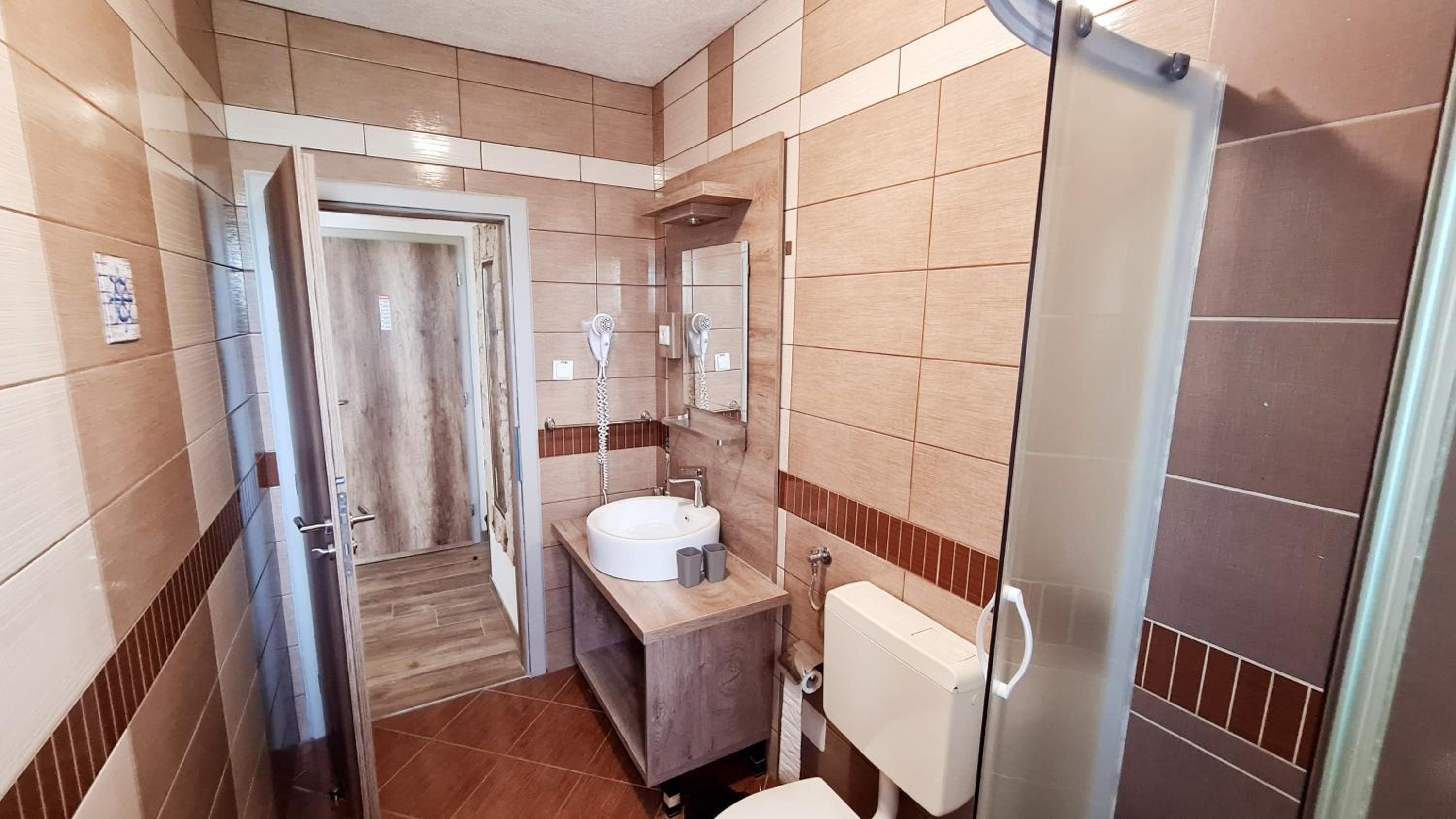 Deluxe Double or Twin Room - Photo 15