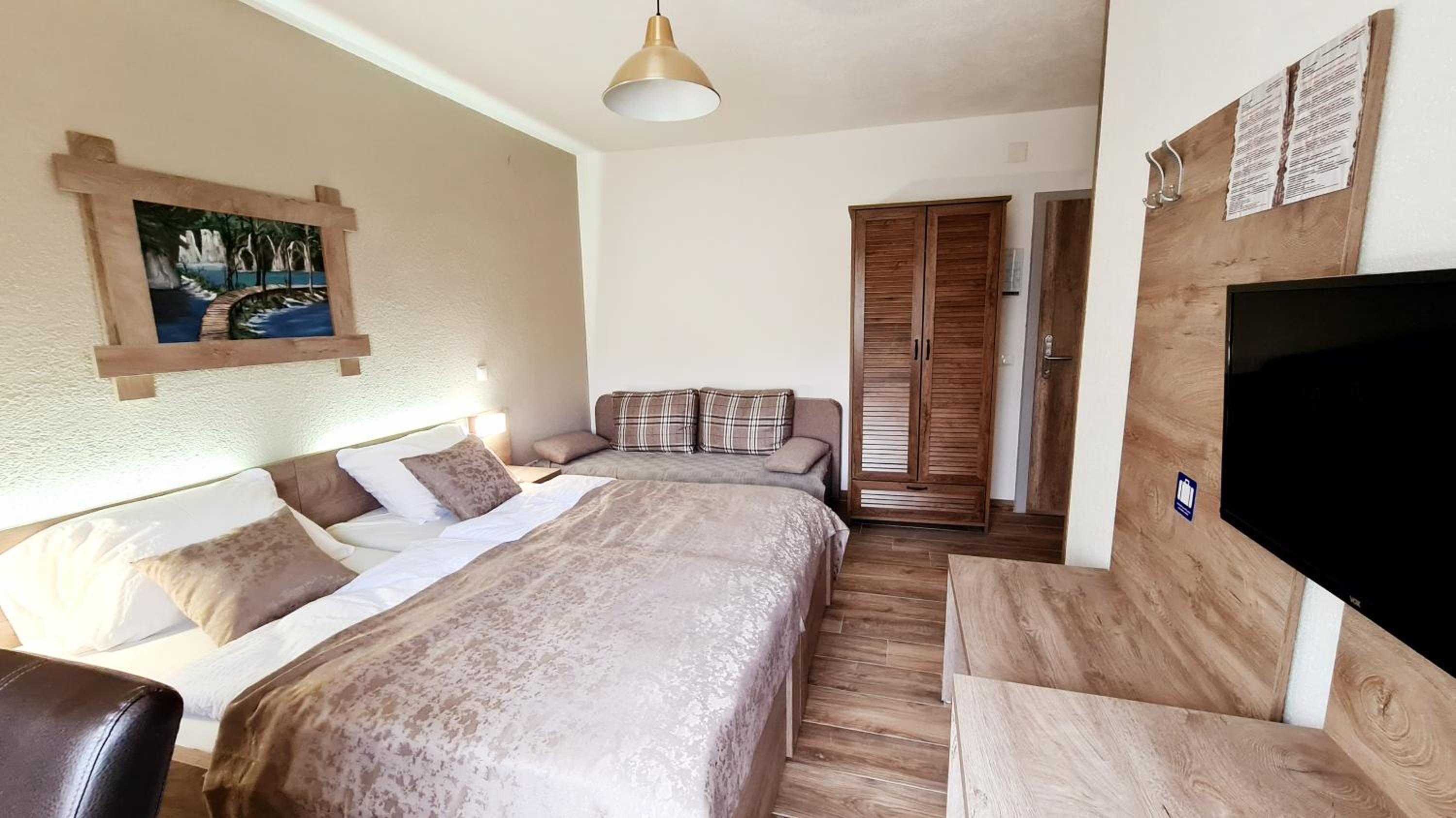 Deluxe Double or Twin Room - Photo 10