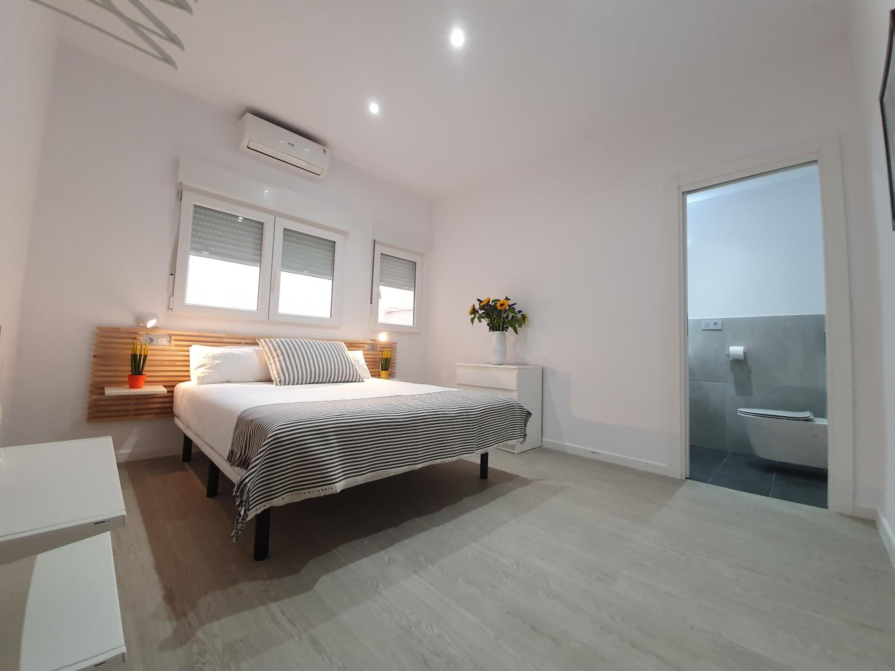 Double Room with Private Bathroom - Photo 1