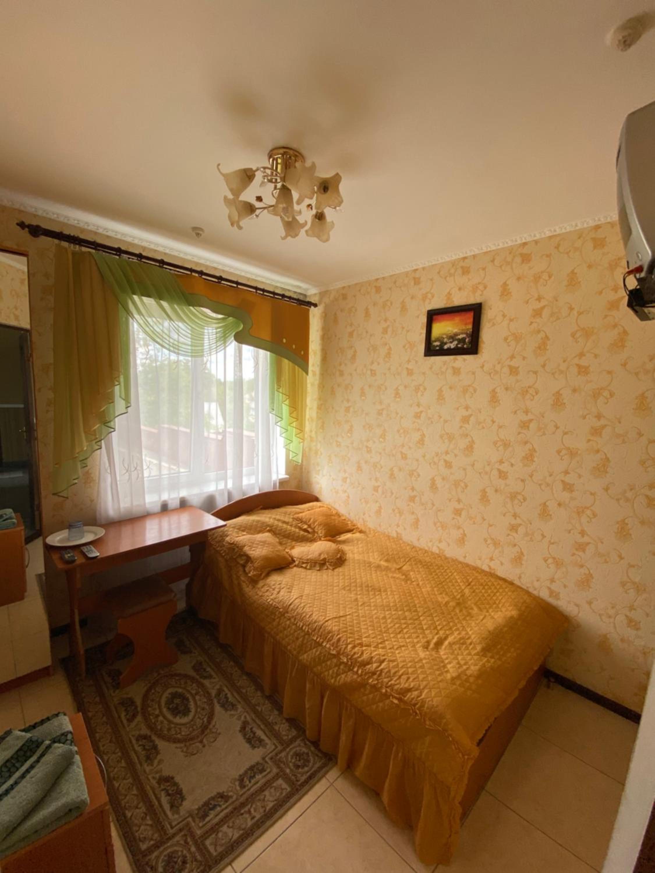 Single Room with Bathroom photo 2