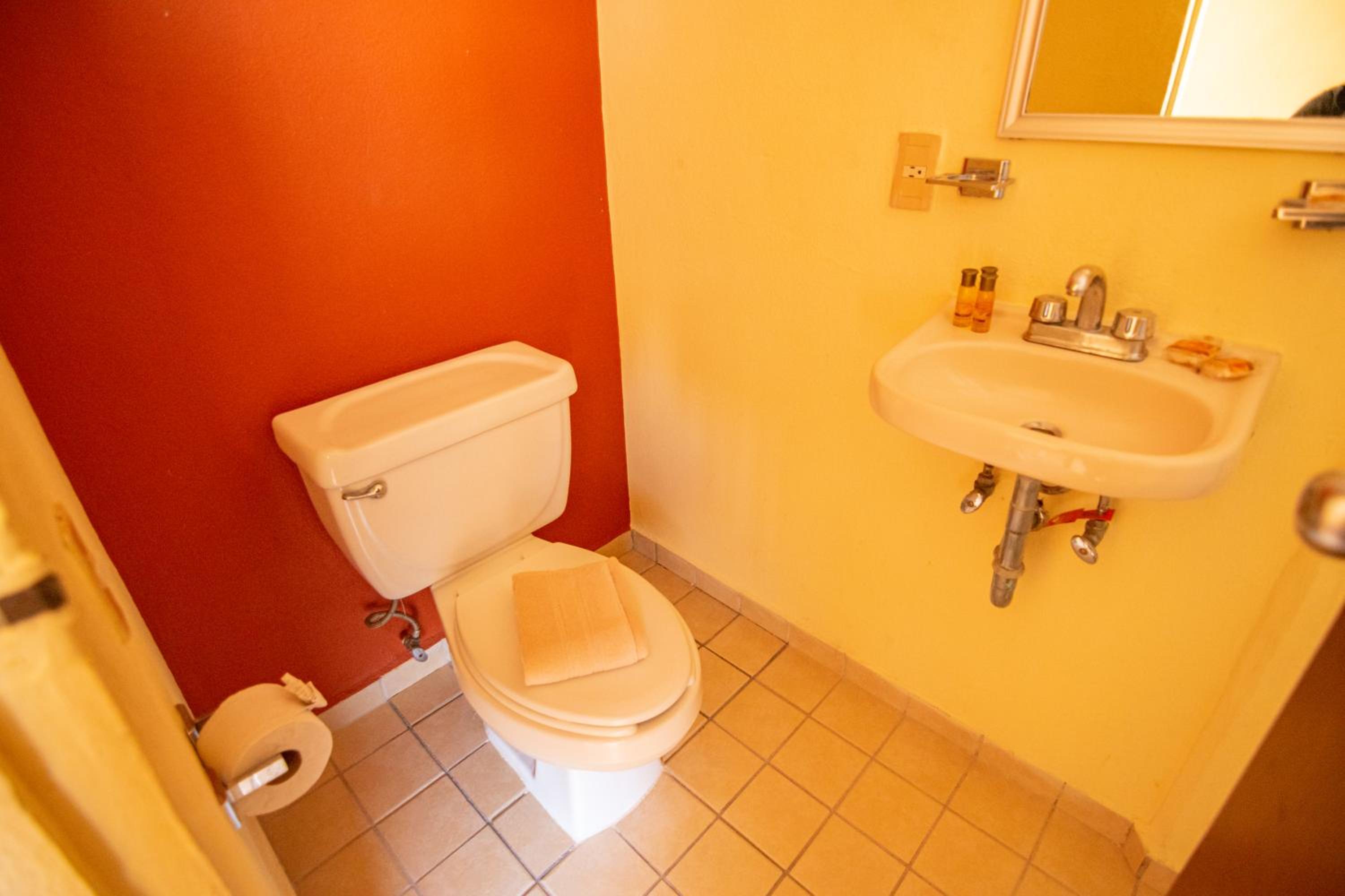 Double Room with Balcony - Photo 7