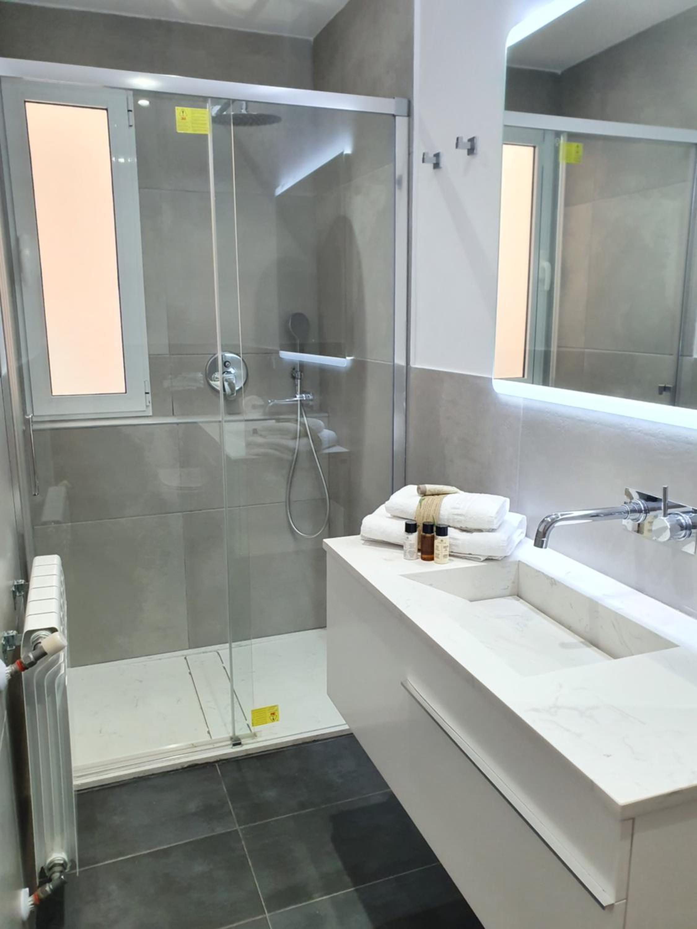Double Room with Private Bathroom - Photo 5