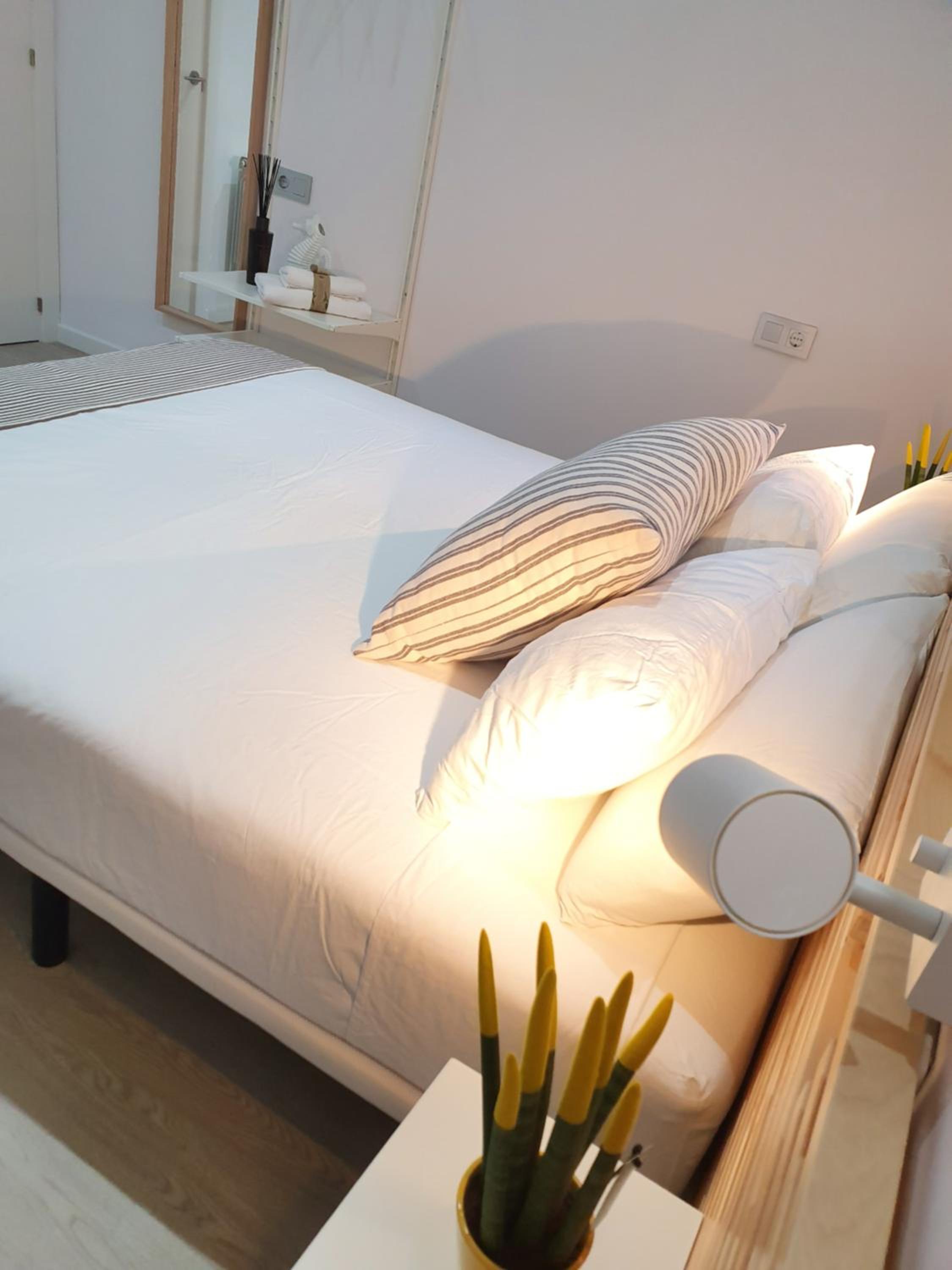 Double Room with Private Bathroom - Photo 6