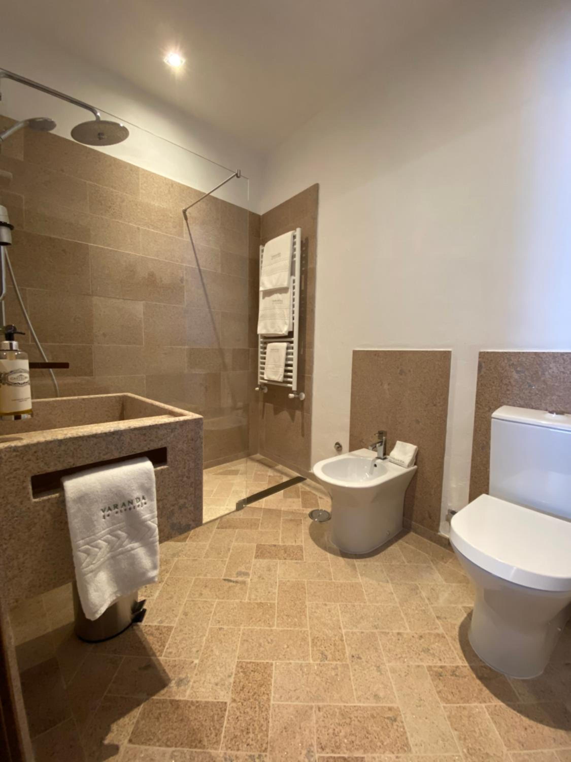 Standard Double Room - Photo 3