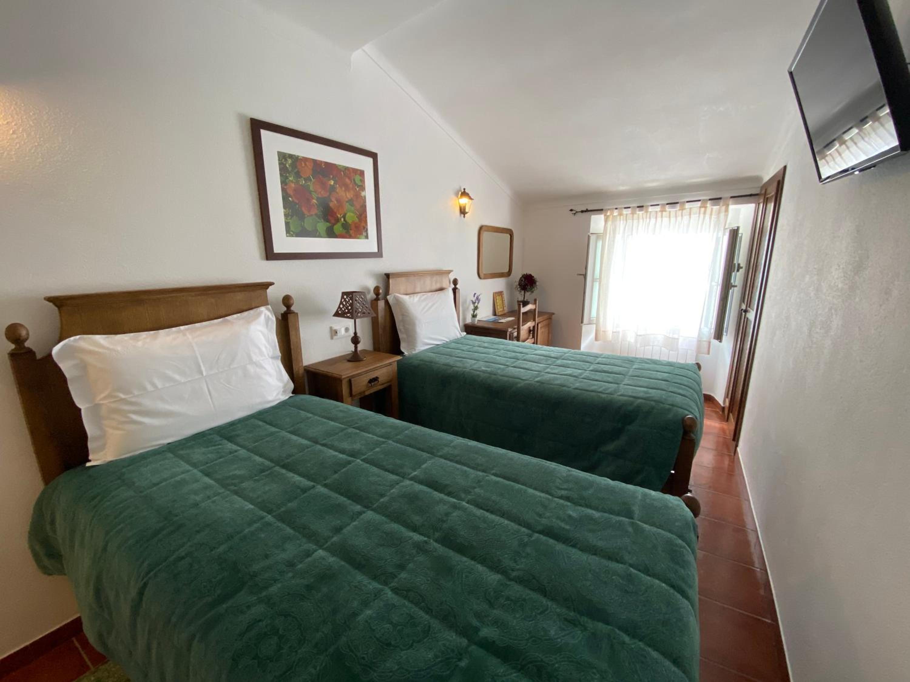Standard Double Room - Photo 2