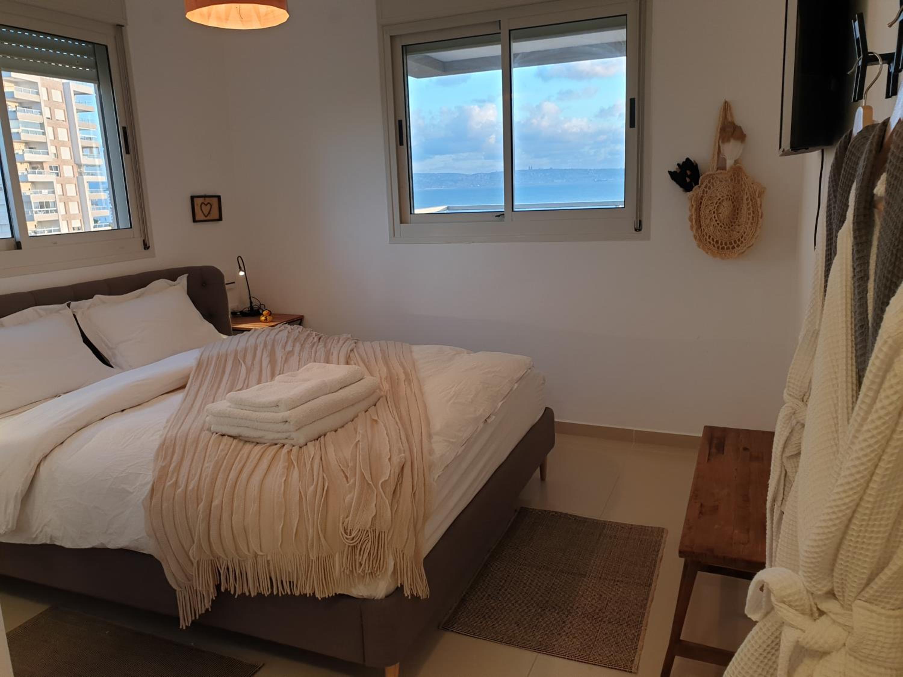 Apartment with Sea View - Photo 9