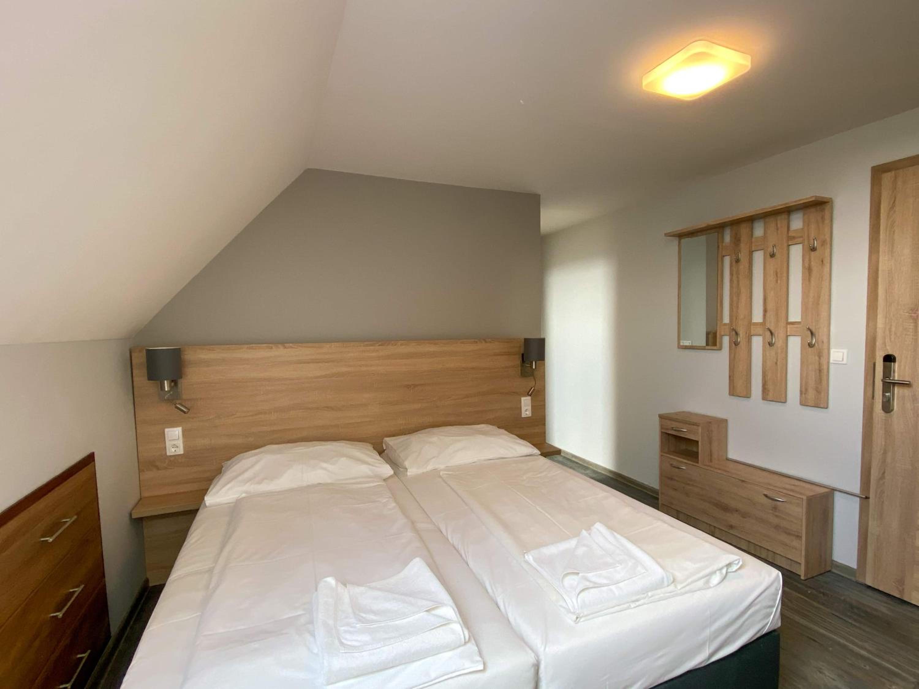 Double or Twin Room with Private Bathroom - Photo 11