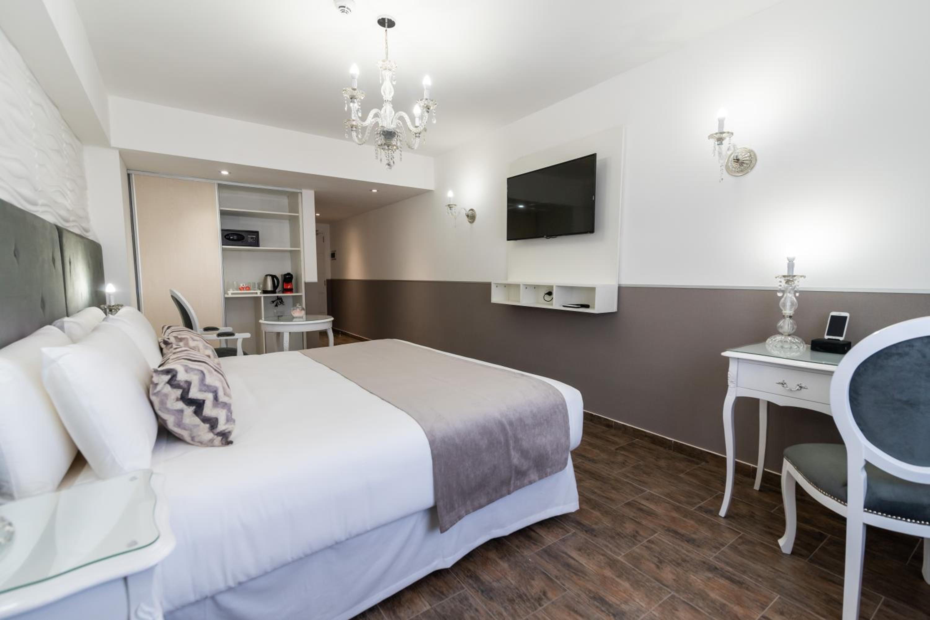Large Double or Twin Room photo 2