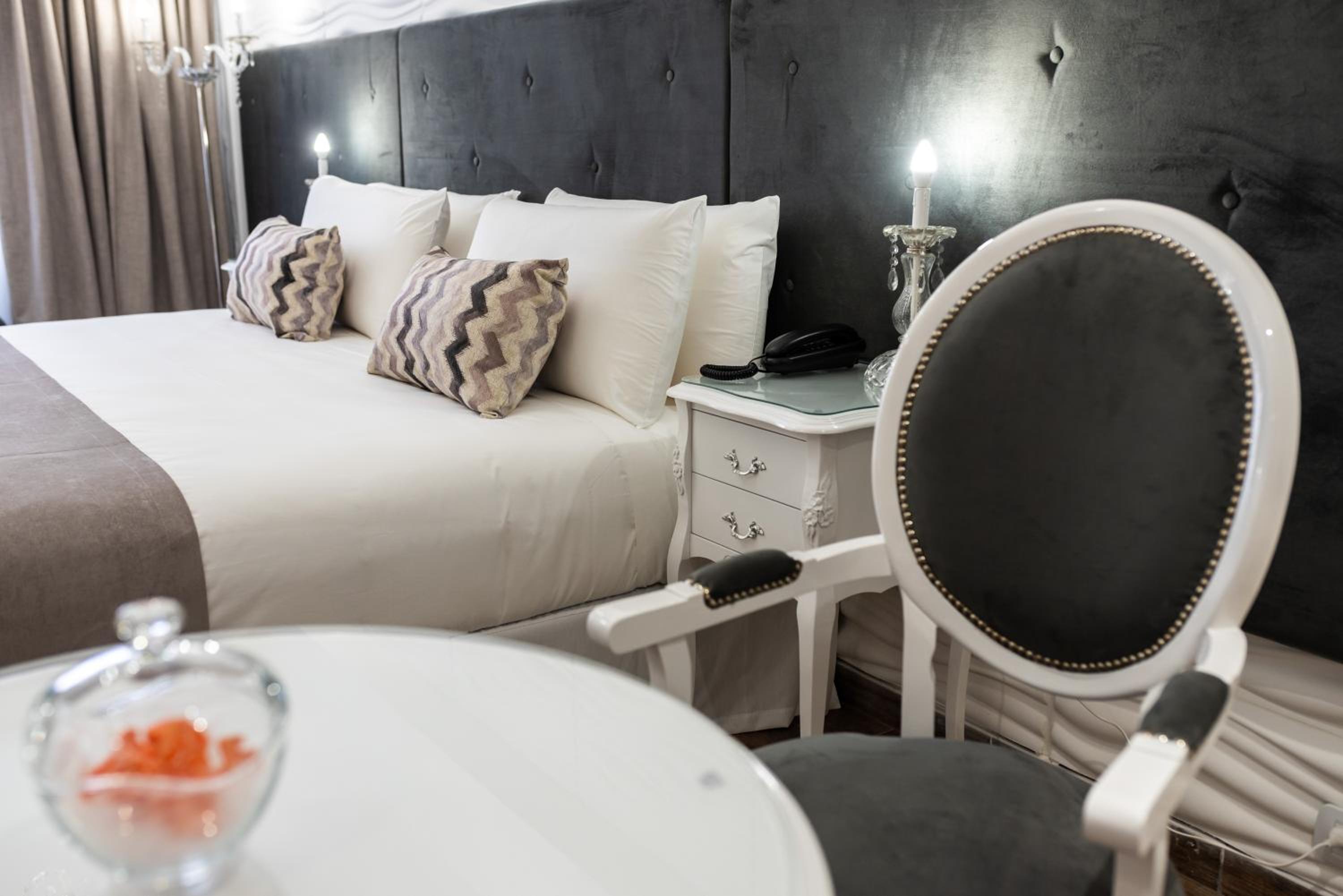 Large Double or Twin Room photo 3