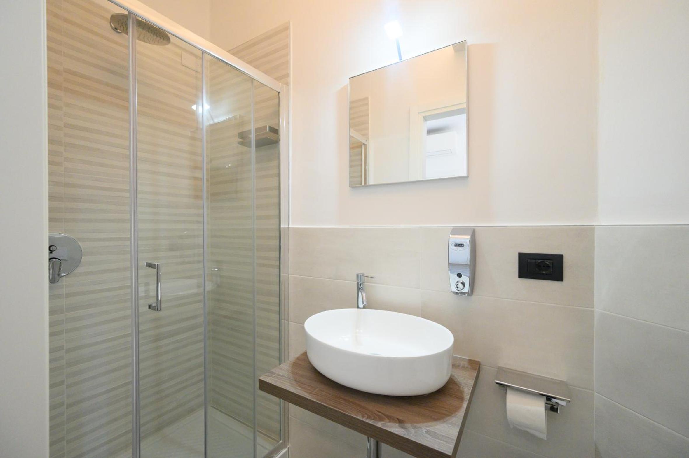 Standard Double Room - Photo 18