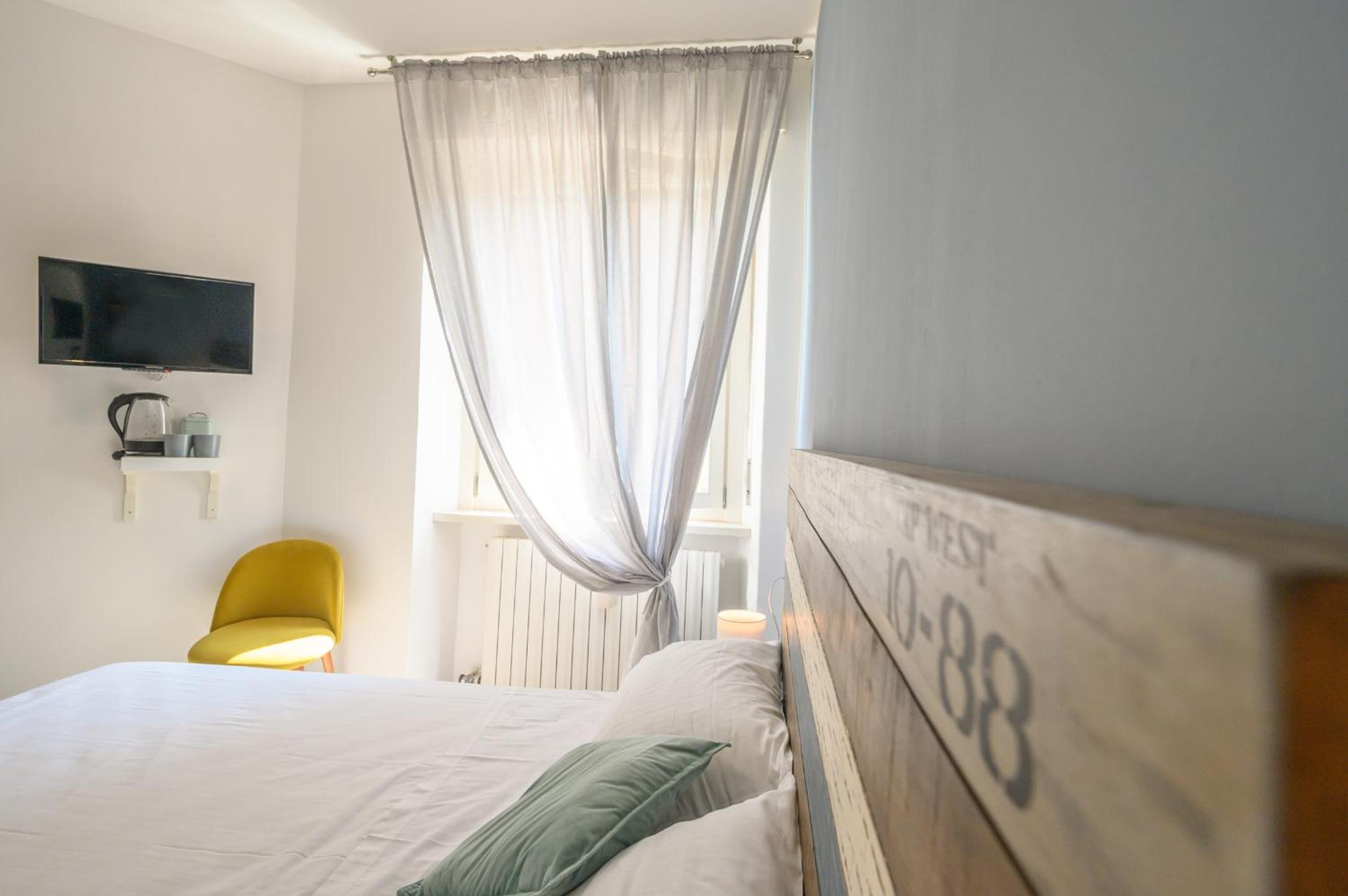Standard Double Room - Photo 7