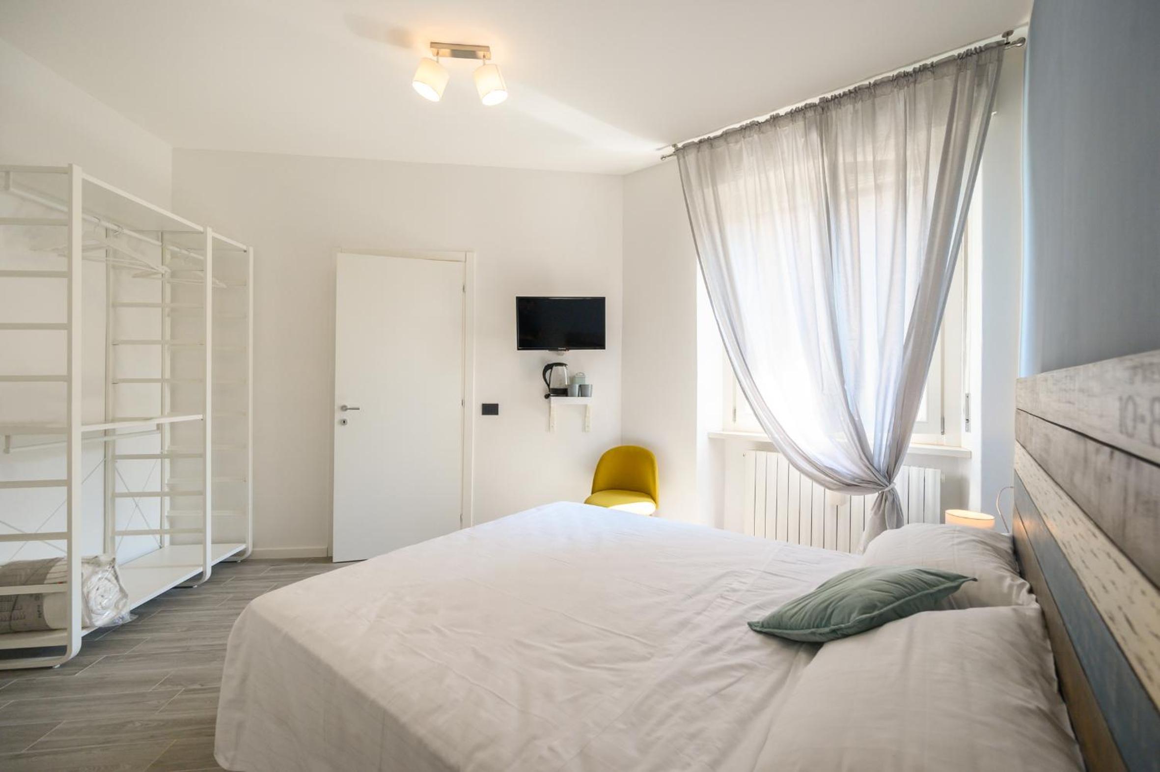 Standard Double Room - Photo 10