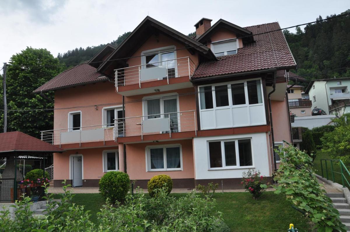 Apartment with Mountain View