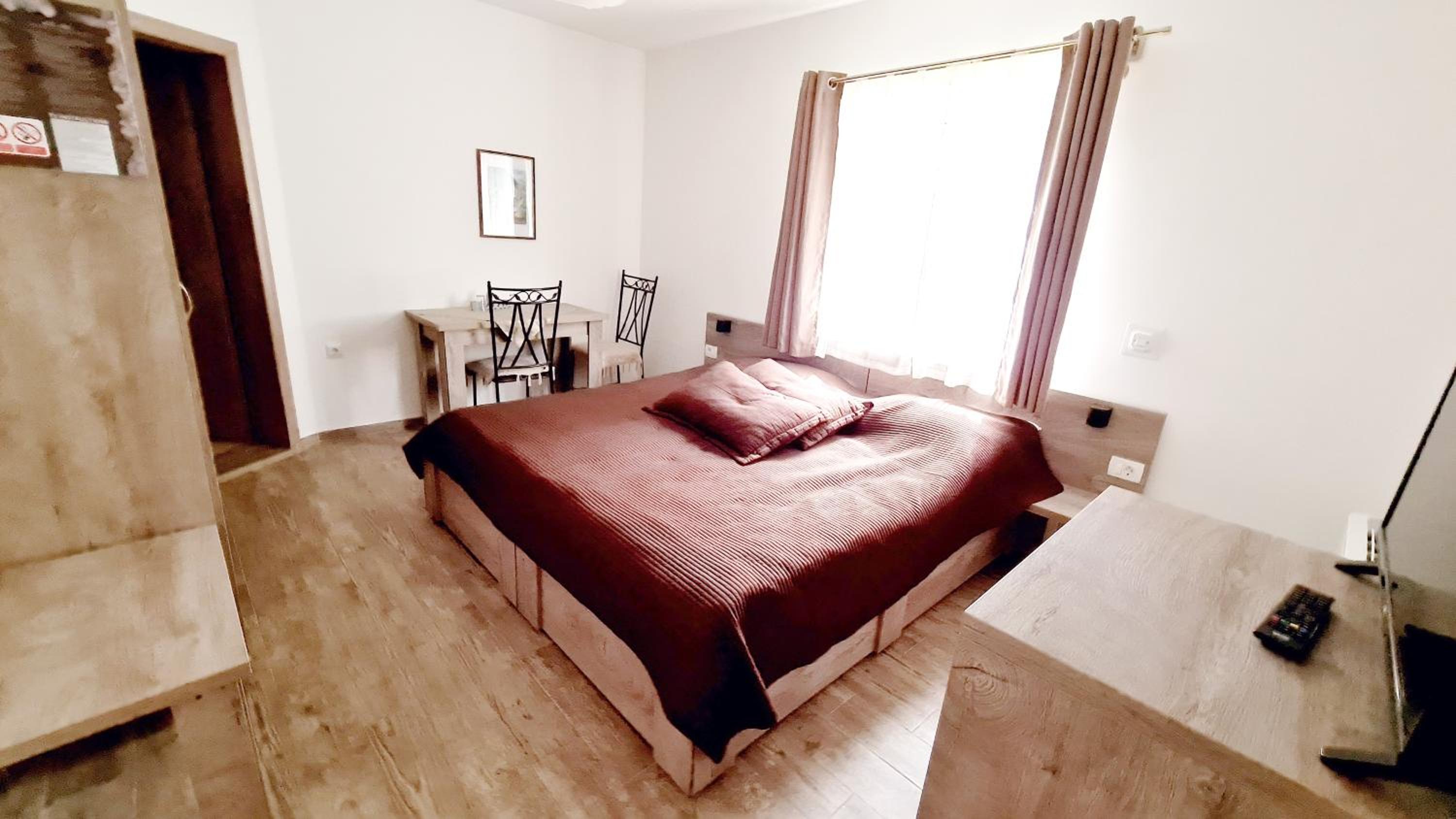 Double Room with Private Bathroom - Annex - Photo 18